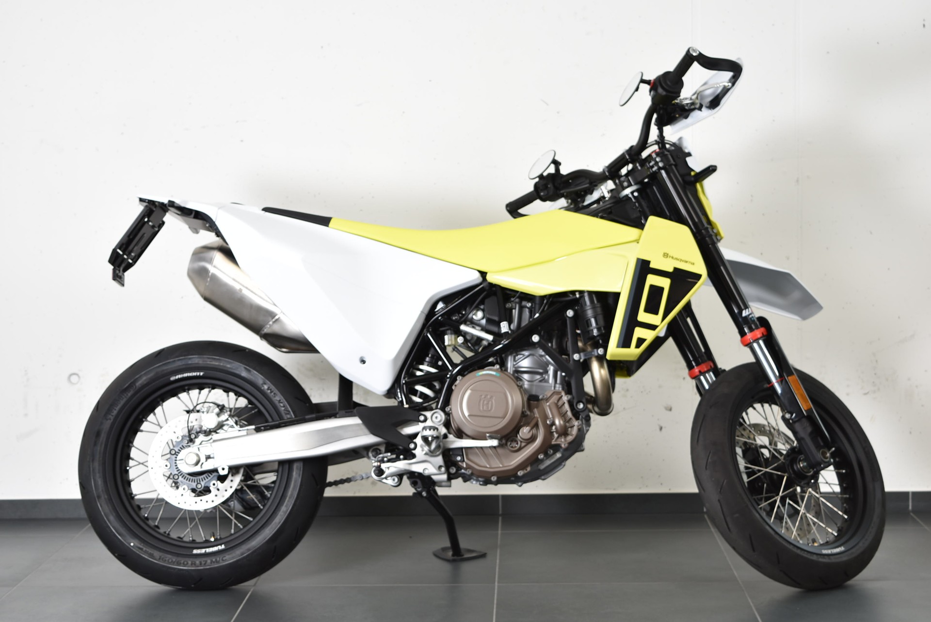HUSQVARNA 701 Supermoto-image-3