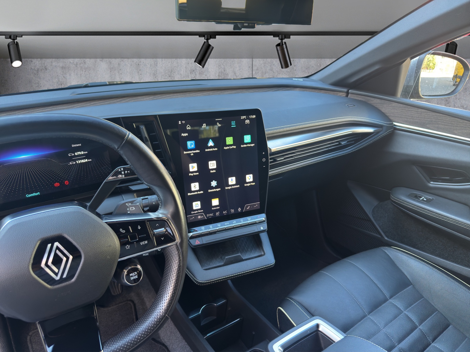 RENAULT Mégane E-TECH EV60 Iconic-image-9