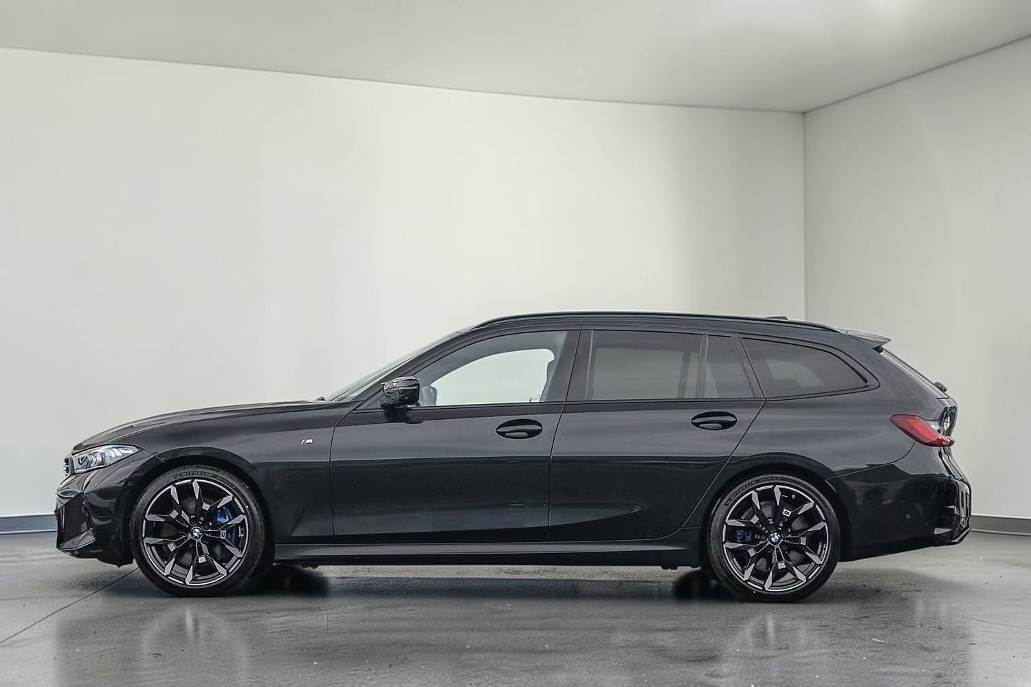 BMW M340i xDrive 48V Touring Steptronic-showroom-element-2
