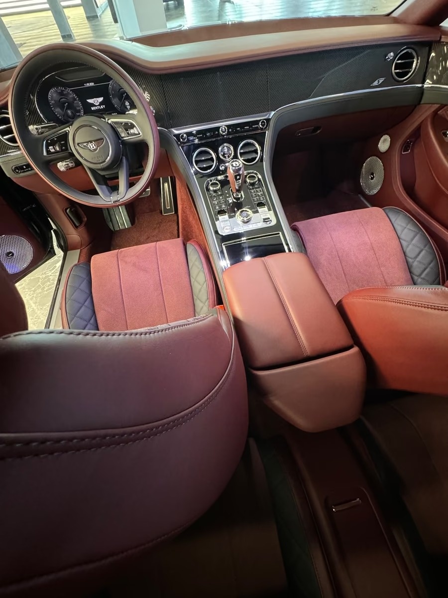 BENTLEY Continental GTC 4.0 V8 Mulliner-image-17
