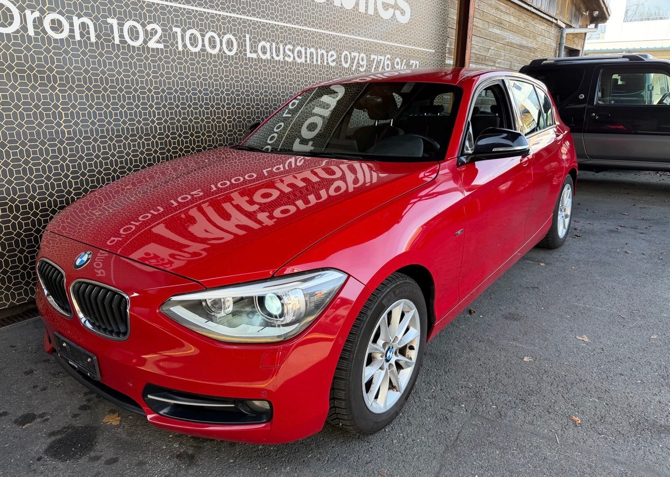 BMW 118i Sport Line-showroom-element-1