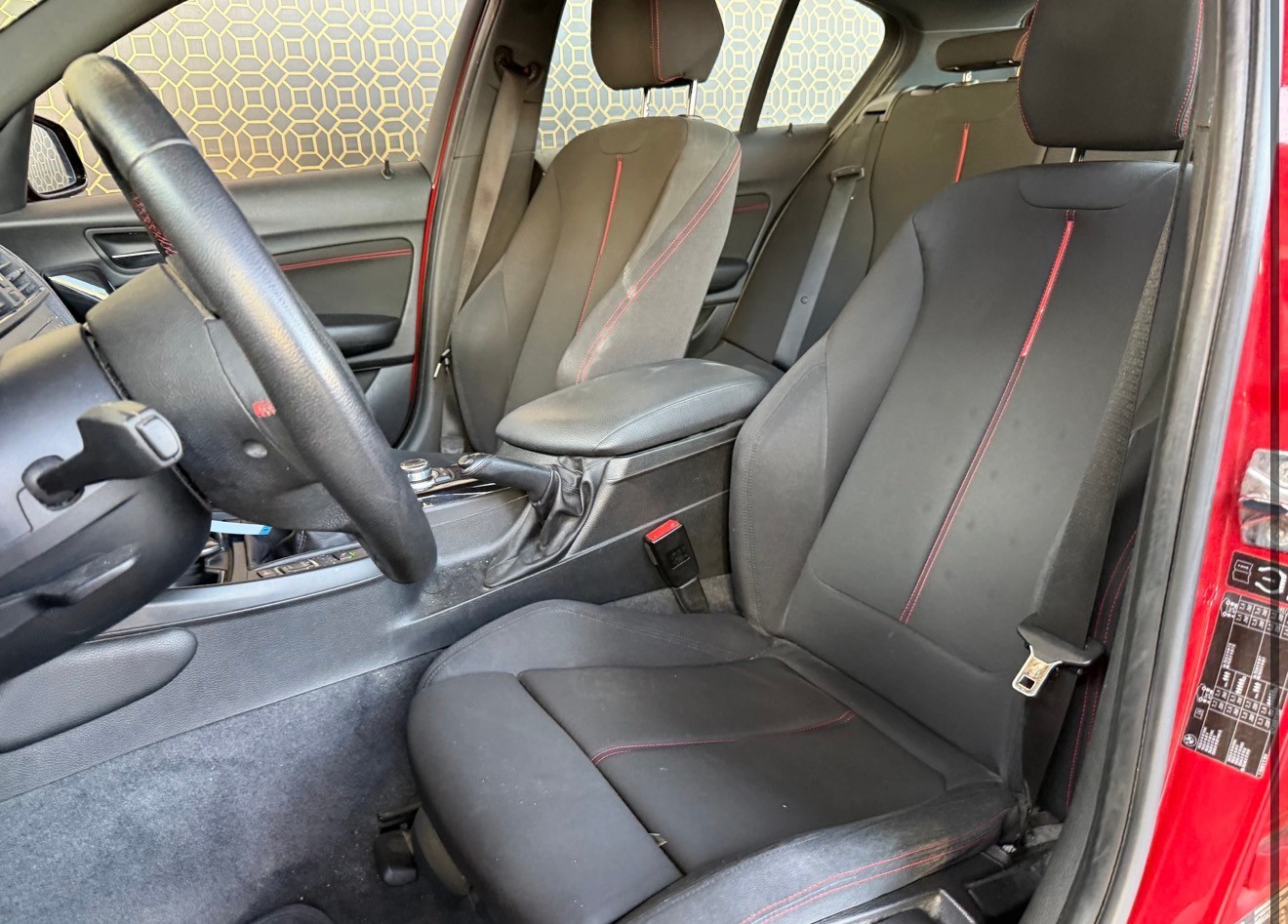 BMW 118i Sport Line-showroom-element-2
