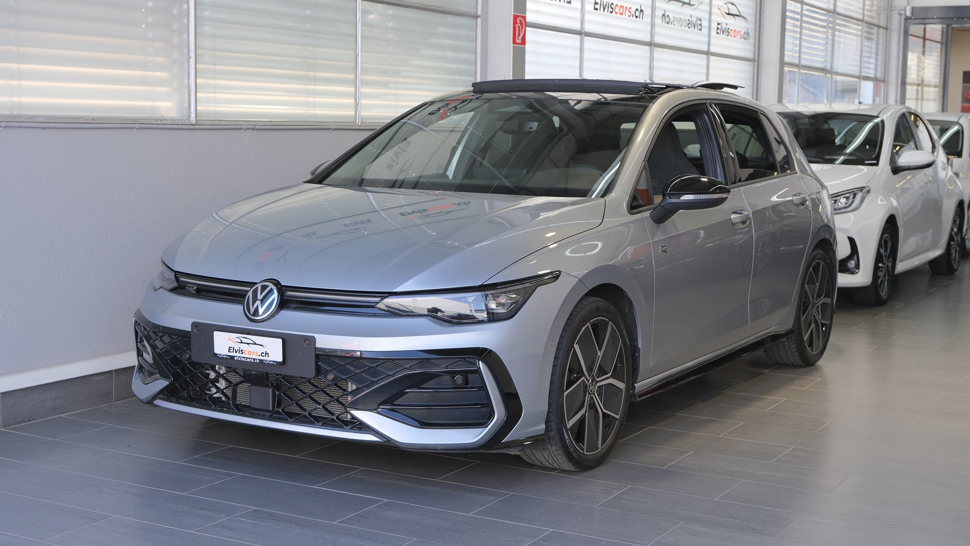 VW Golf 1.5 e TSI mHEV R-Line DSG " Black Style "-image-8