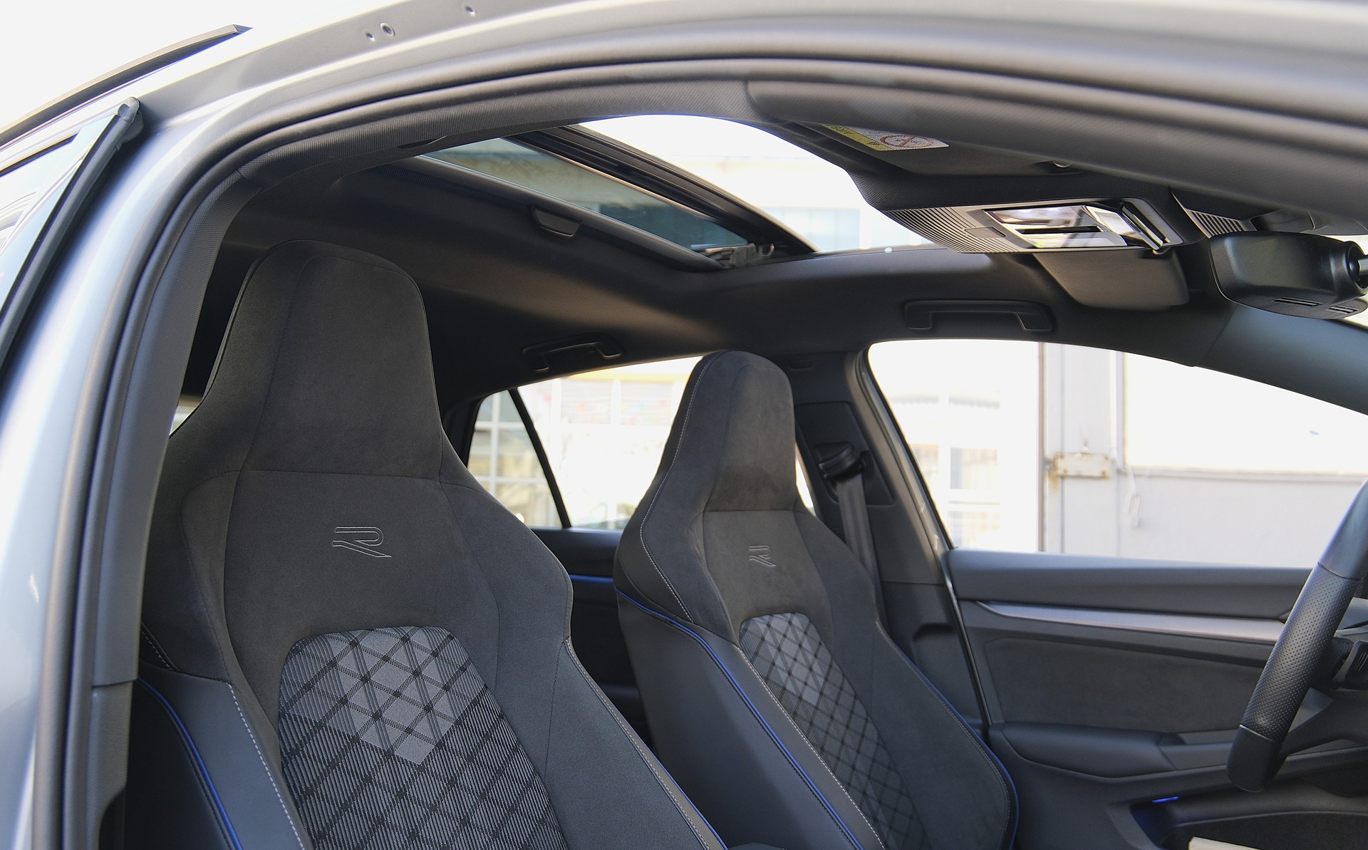 VW Golf 1.5 e TSI mHEV R-Line DSG " Black Style "-image-17