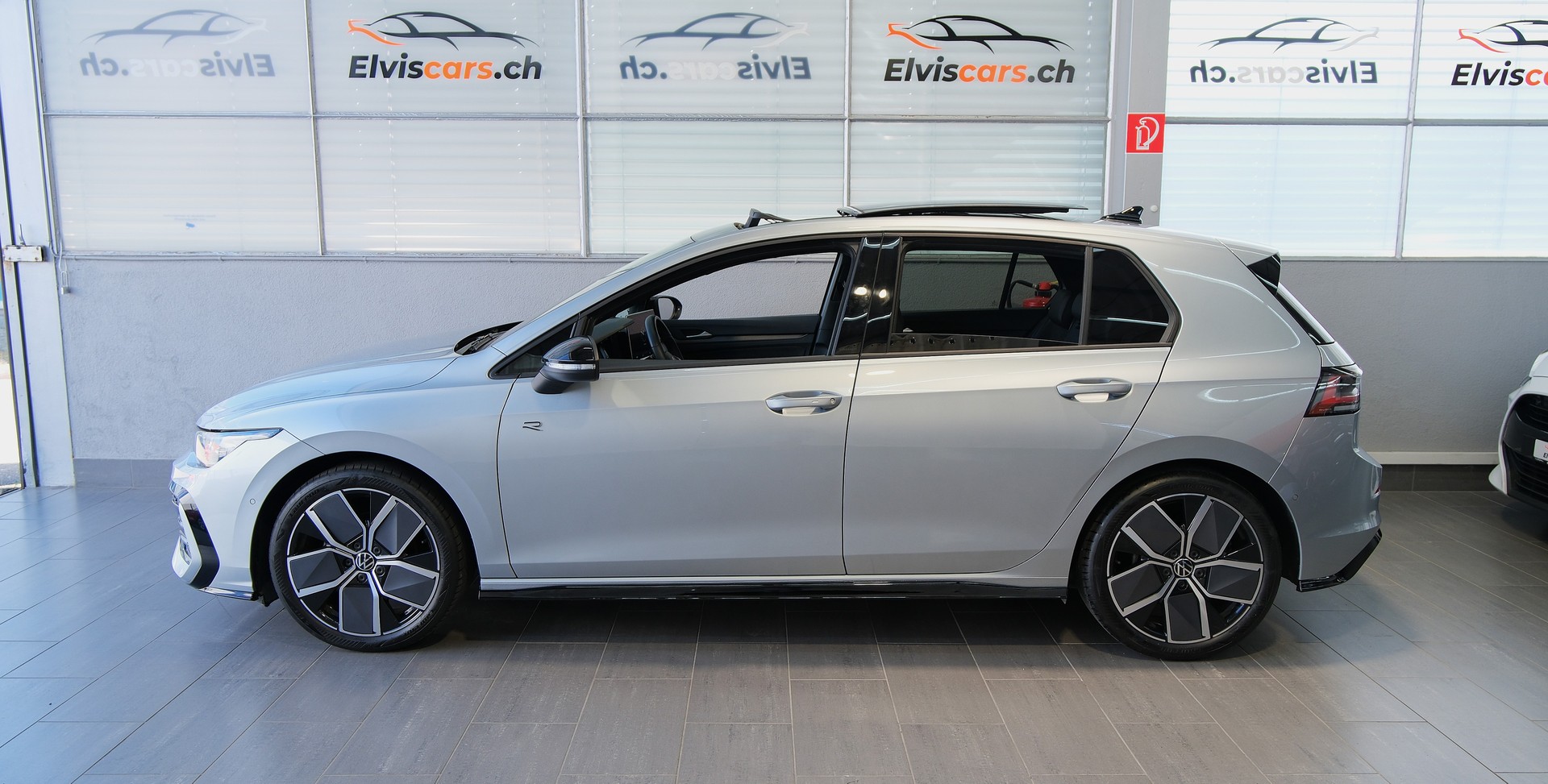 VW Golf 1.5 e TSI mHEV R-Line DSG " Black Style "-image-10