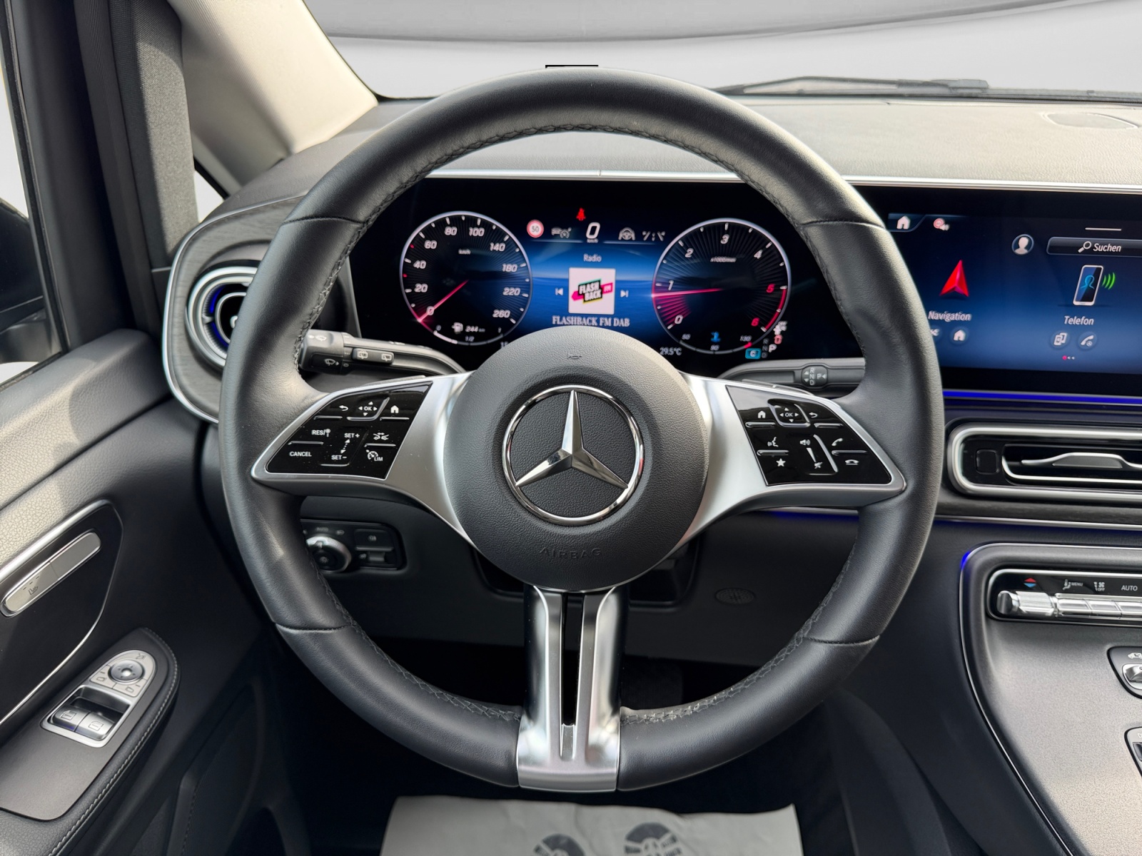 MERCEDES-BENZ V 300 d extralang Avantgarde 4Matic 9G-Tronic-image-12