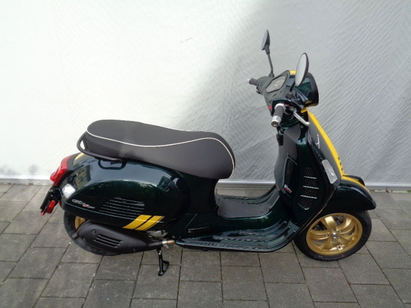 PIAGGIO VESPA GTS 300 SUPER RACING SIXTIES E5-image-5