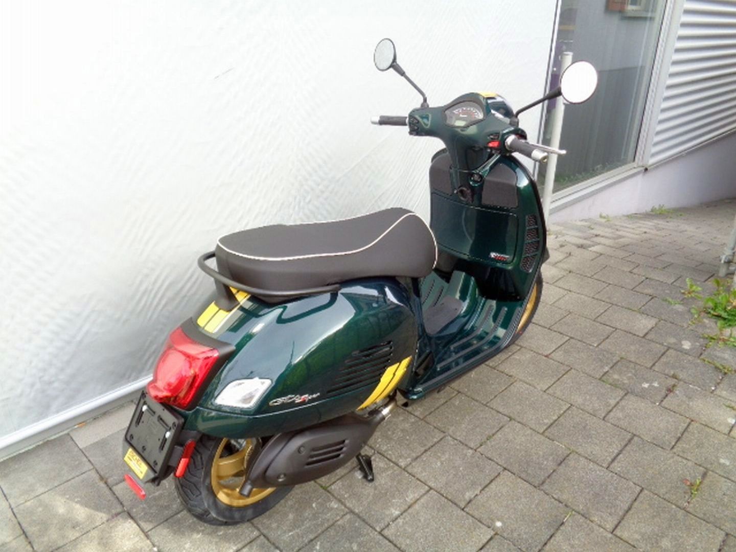 PIAGGIO VESPA GTS 300 SUPER RACING SIXTIES E5-image-1