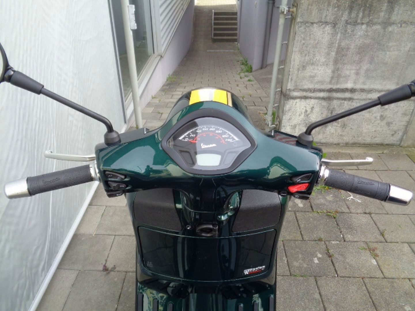 PIAGGIO VESPA GTS 300 SUPER RACING SIXTIES E5-image-4