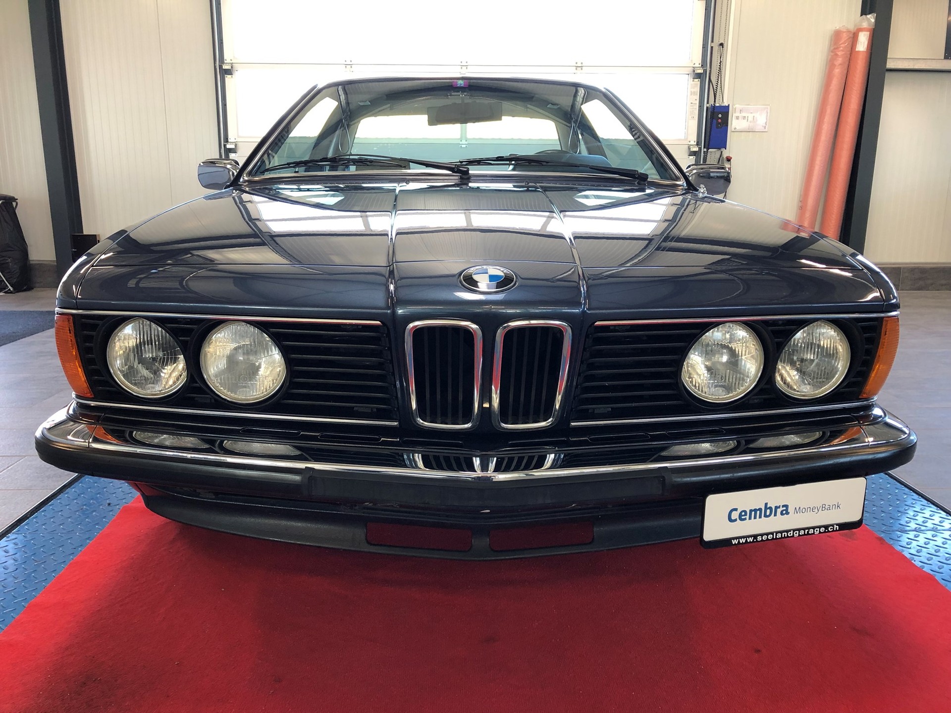 BMW 633 CSI-showroom-element-3
