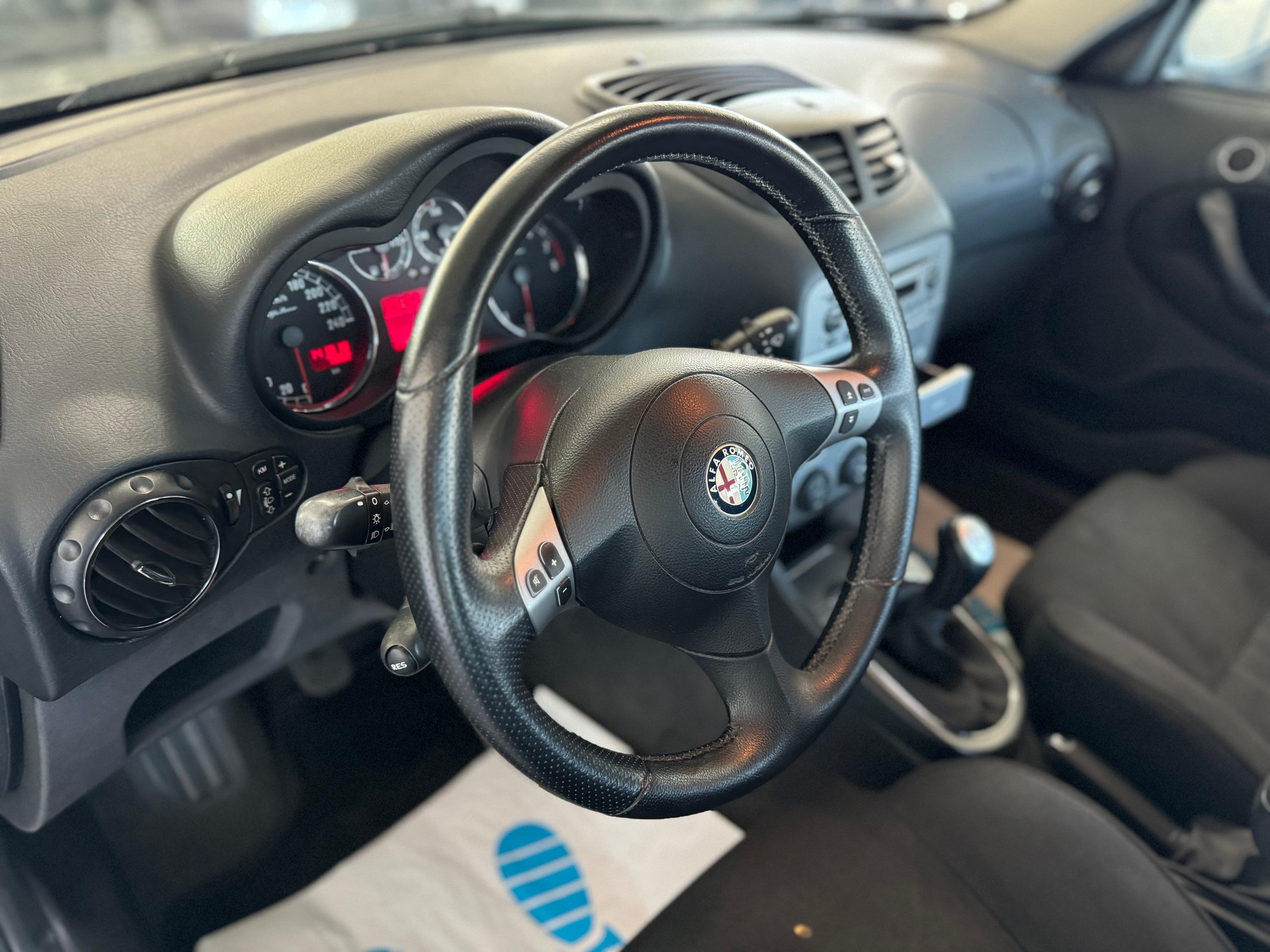 ALFA ROMEO 147 1.6 TS 16V Distinctive-image-9