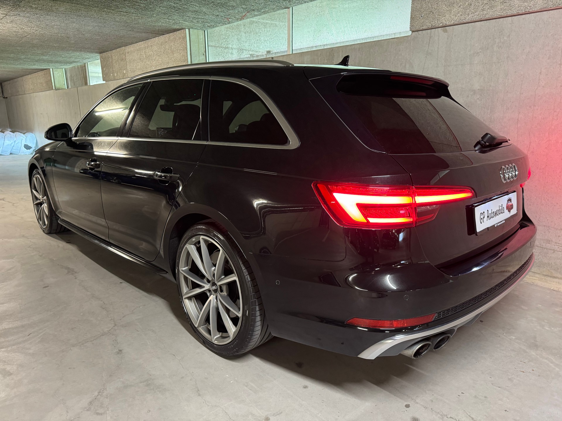 AUDI S4 Avant 3.0 TFSI quattro tiptronic-image-13