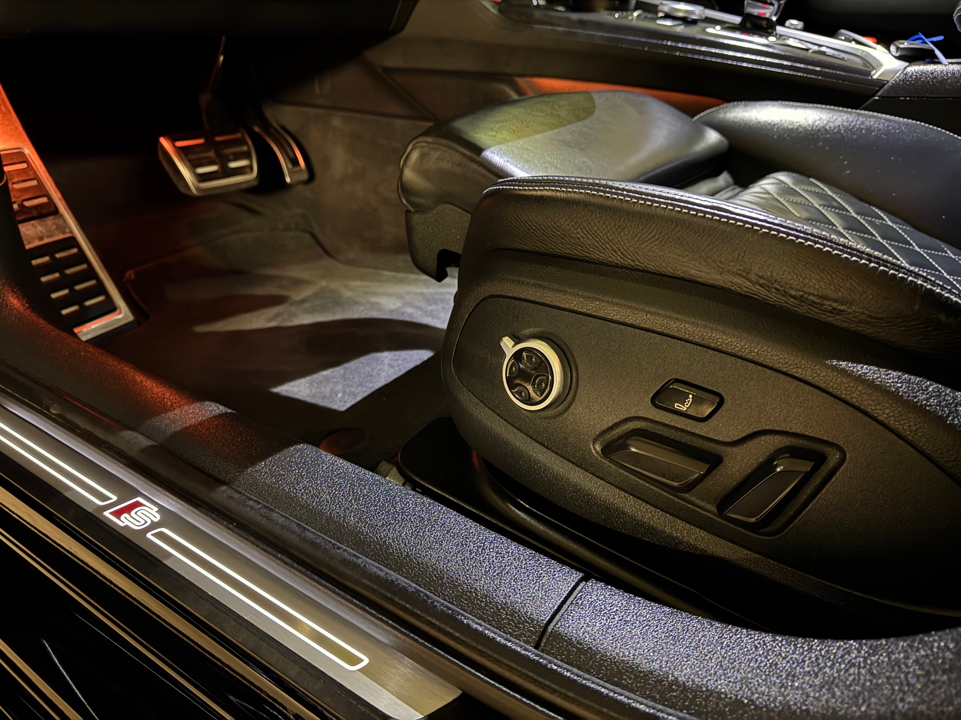 AUDI S4 Avant 3.0 TFSI quattro tiptronic-image-22