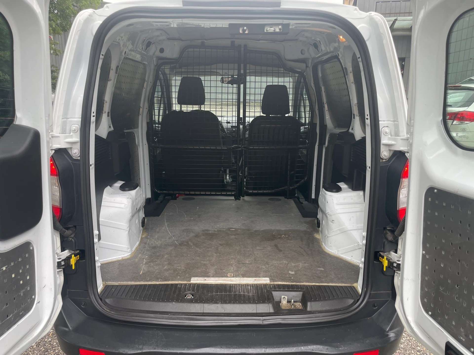 FORD Transit Courier Van 1.0 EcoBoost Trend * 02x Sitzplätze ** Klimaanlage ** 02x Airbeg ** Frisch Ab MFK-image-14