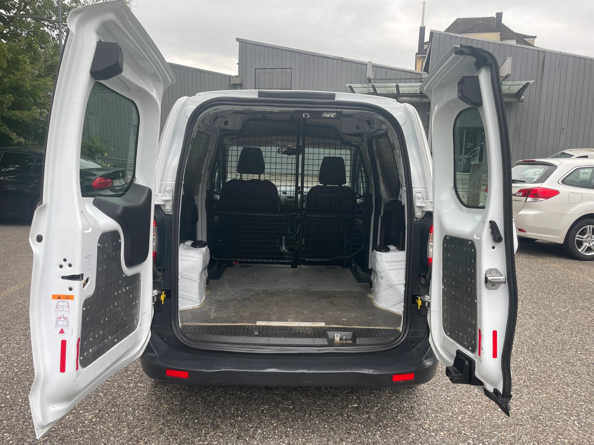 FORD Transit Courier Van 1.0 EcoBoost Trend * 02x Sitzplätze ** Klimaanlage ** 02x Airbeg ** Frisch Ab MFK-image-11