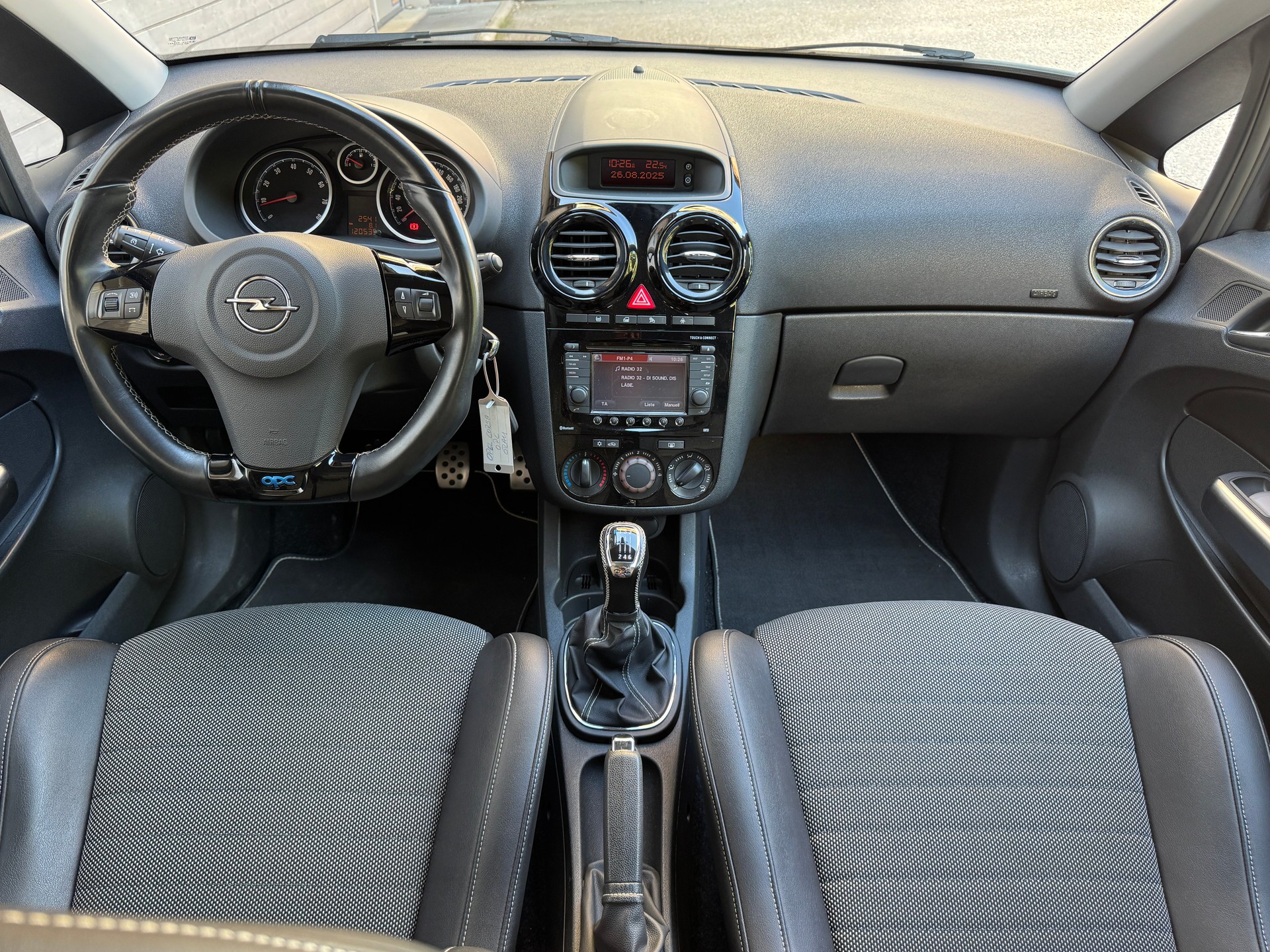 OPEL Corsa 1.6 Turbo OPC Nürburgring Edition-image-9