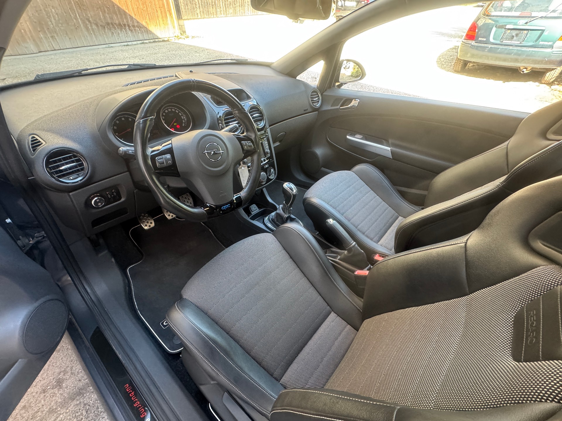 OPEL Corsa 1.6 Turbo OPC Nürburgring Edition-image-11