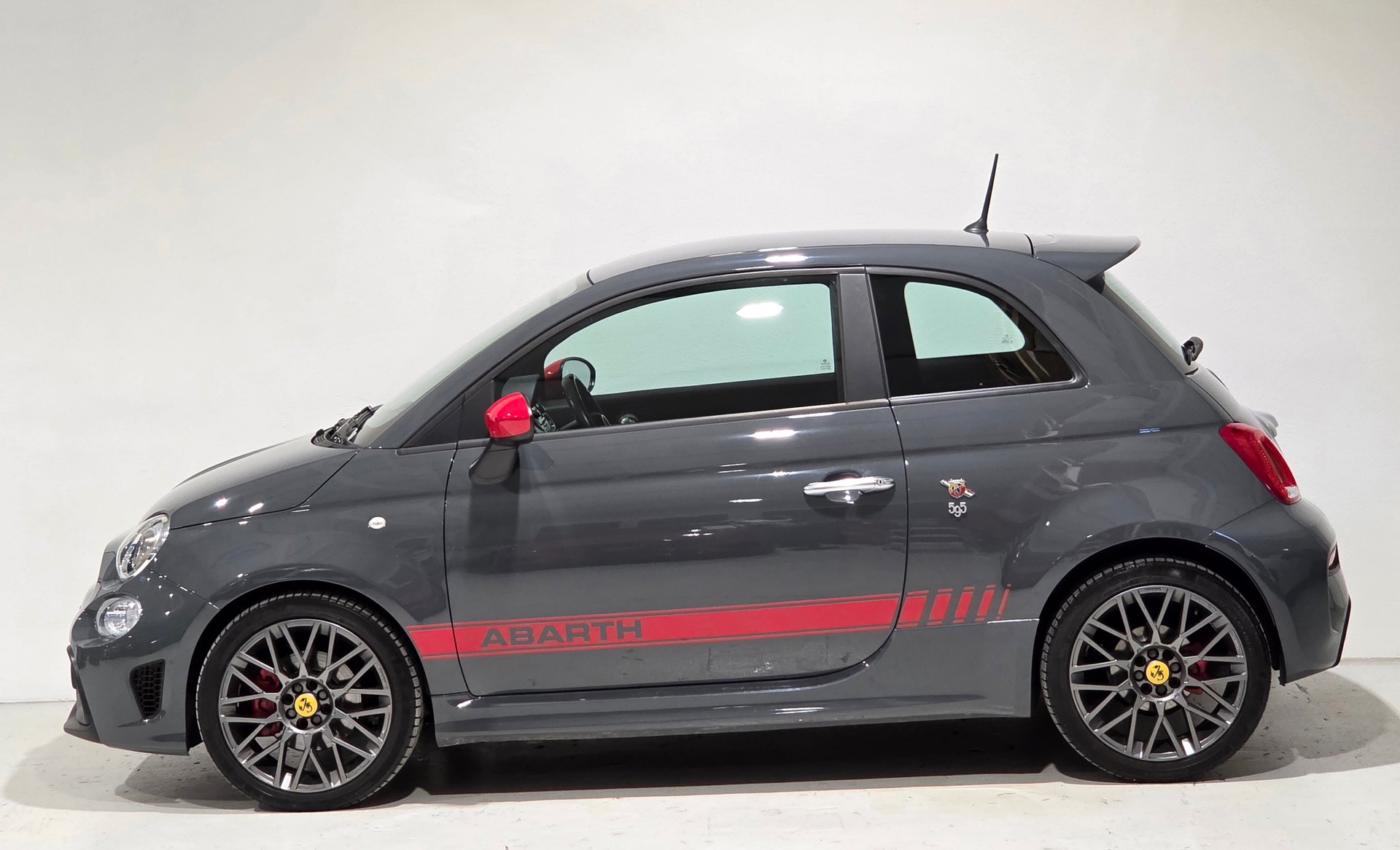 FIAT 595 1.4 16V Turbo Abarth-showroom-element-1