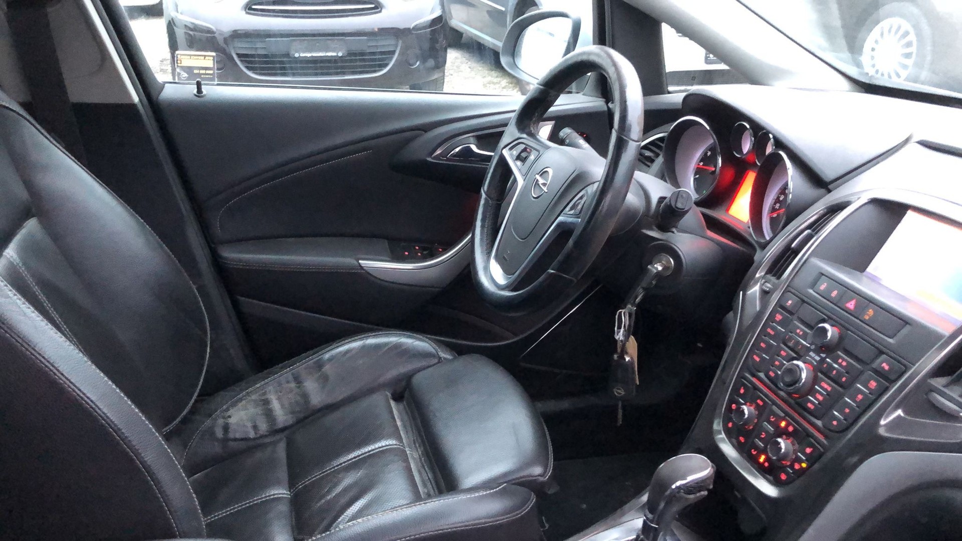 OPEL Astra SportsTourer 1.4i 16V Turbo Sport Automatic-image-13