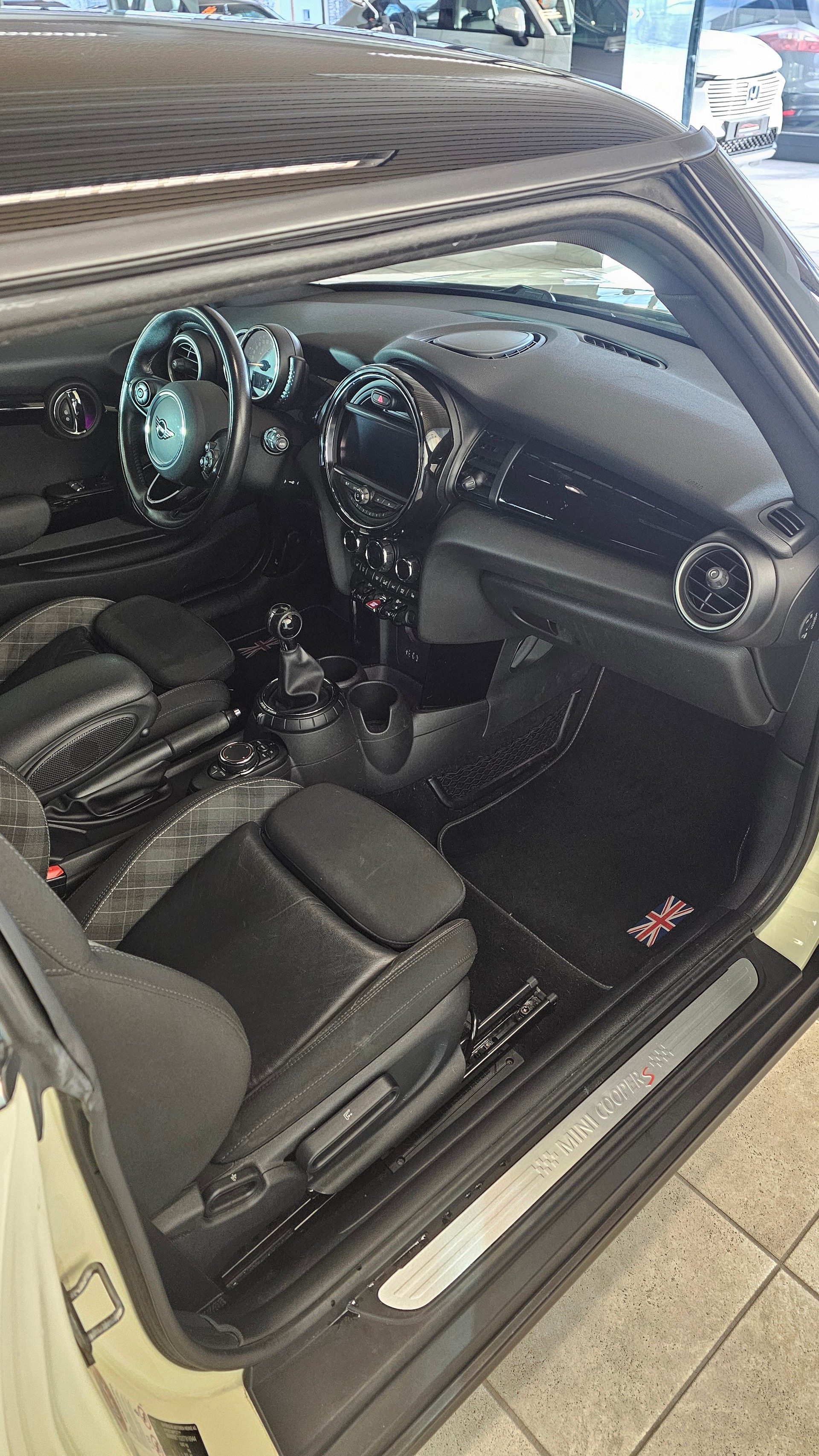 MINI Cooper S, FAHRZEUG IN EINEM TOP ZUSTAND, KLEINER STADTFLITZER, FRISCH AB MFK, 8-FACH BEREIFT-image-8