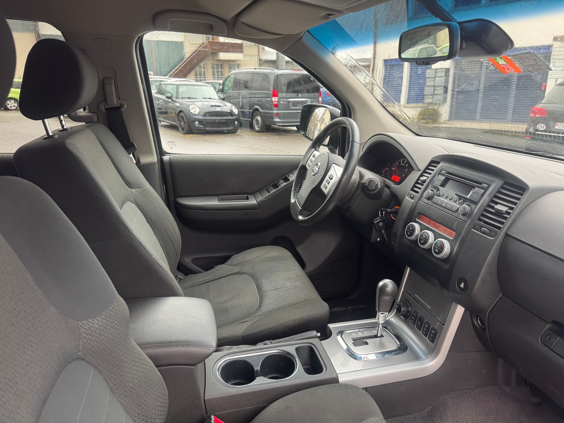 NISSAN Pathfinder 2.5 dCi LE Automatic-image-10