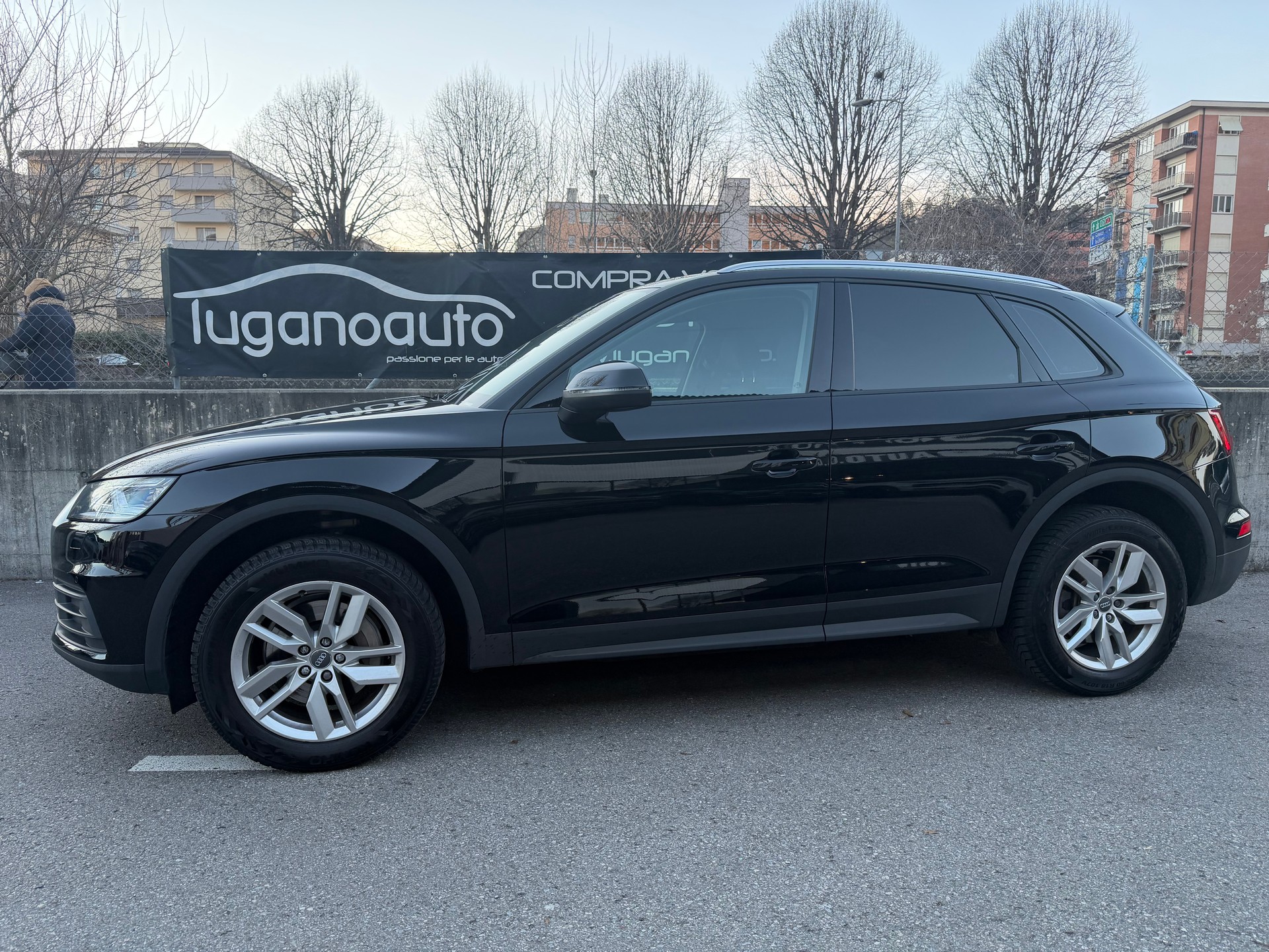 AUDI Q5 2.0 TDI quattro S-tronic-image-2