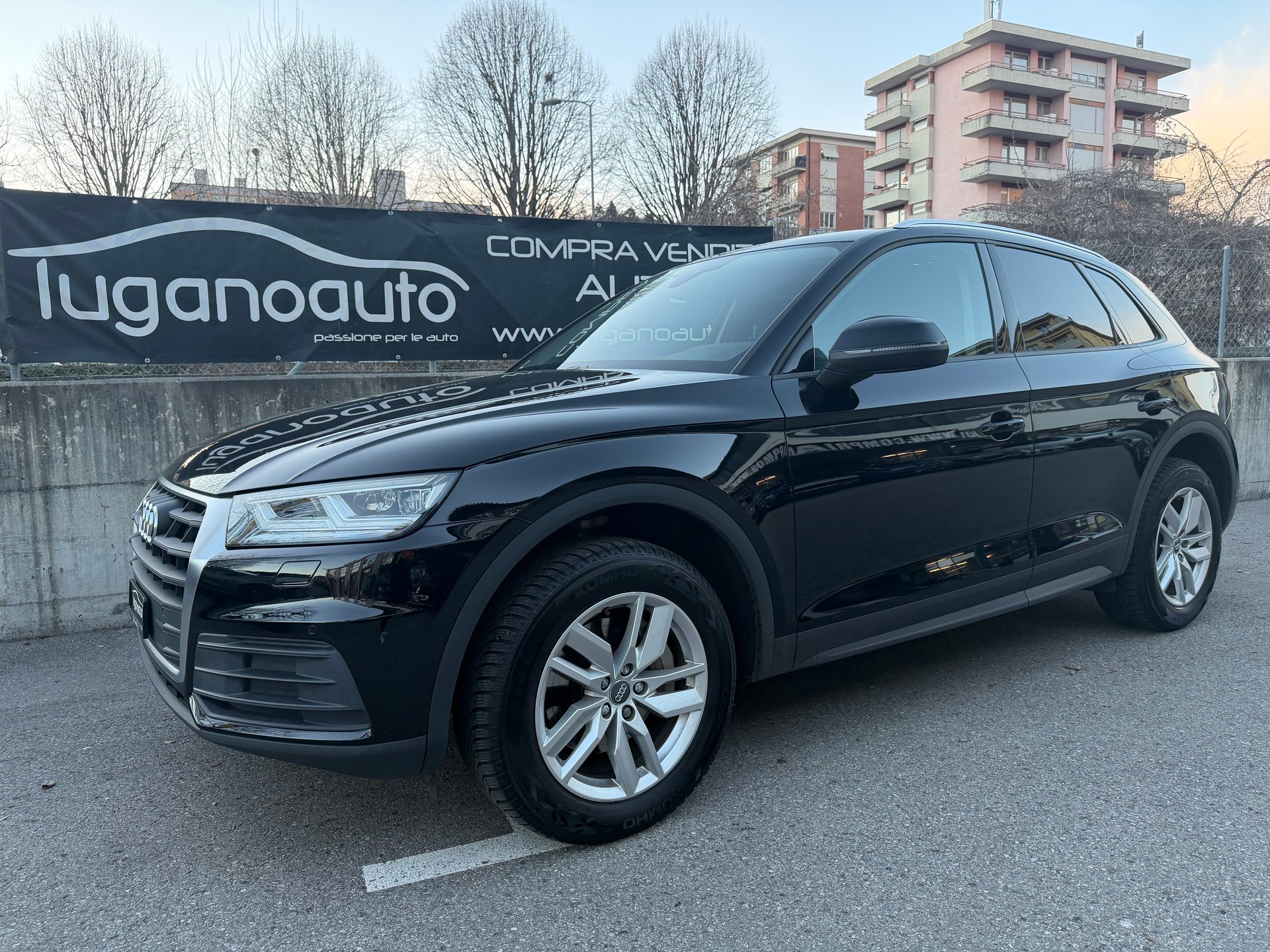 AUDI Q5 2.0 TDI quattro S-tronic-image-1