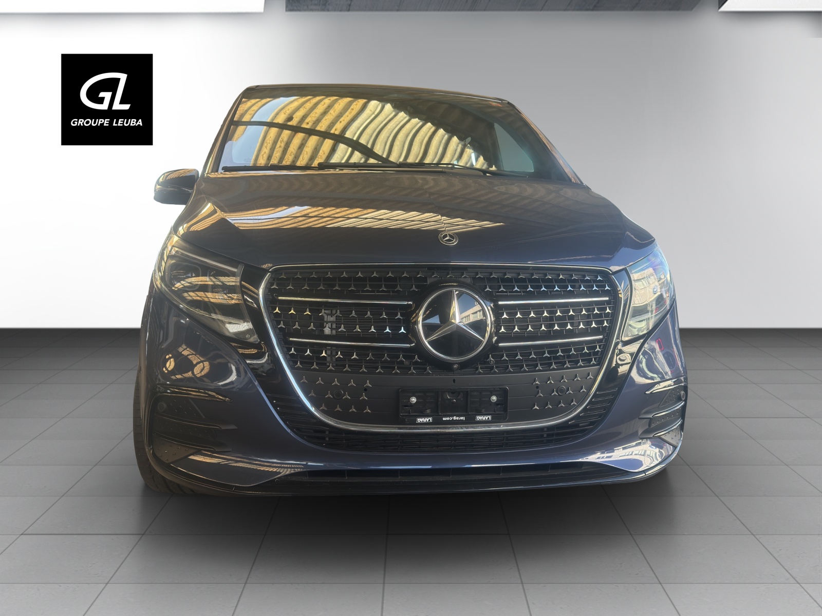 MERCEDES-BENZ V 300 lang 9G-Tronic-showroom-element-1