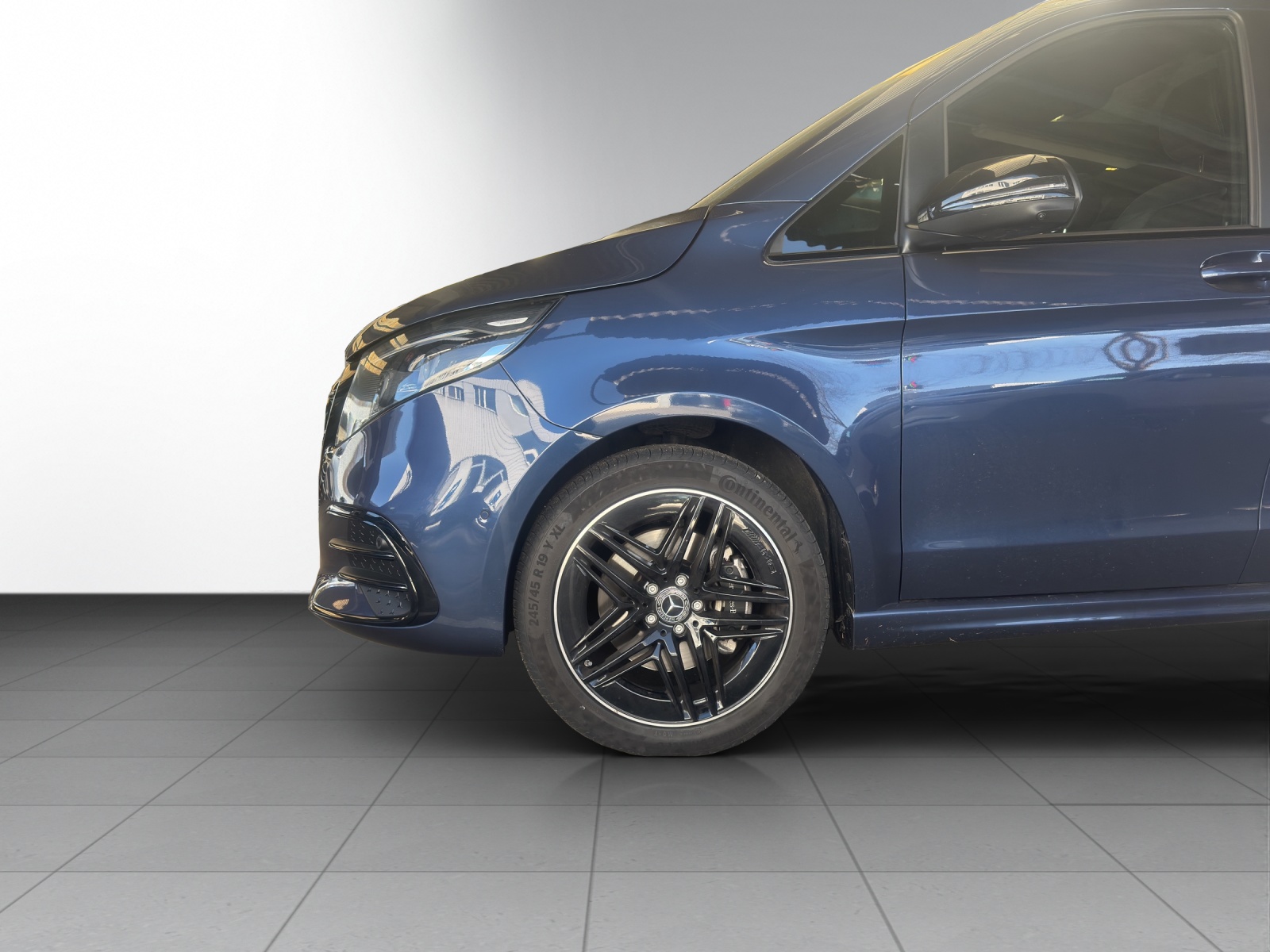 MERCEDES-BENZ V 300 lang 9G-Tronic-showroom-element-2