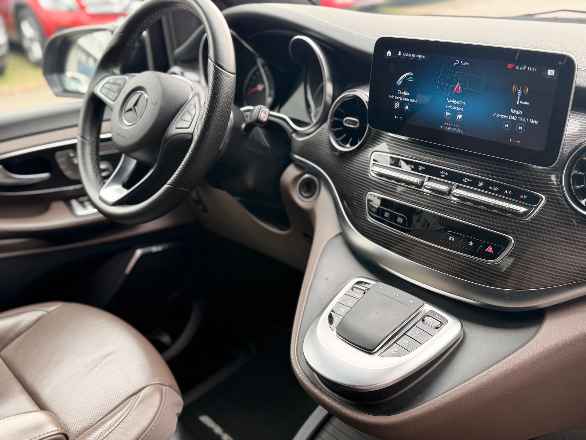 MERCEDES-BENZ V 300 d lang Avantgarde 4Matic 9G-Tronic-image-8