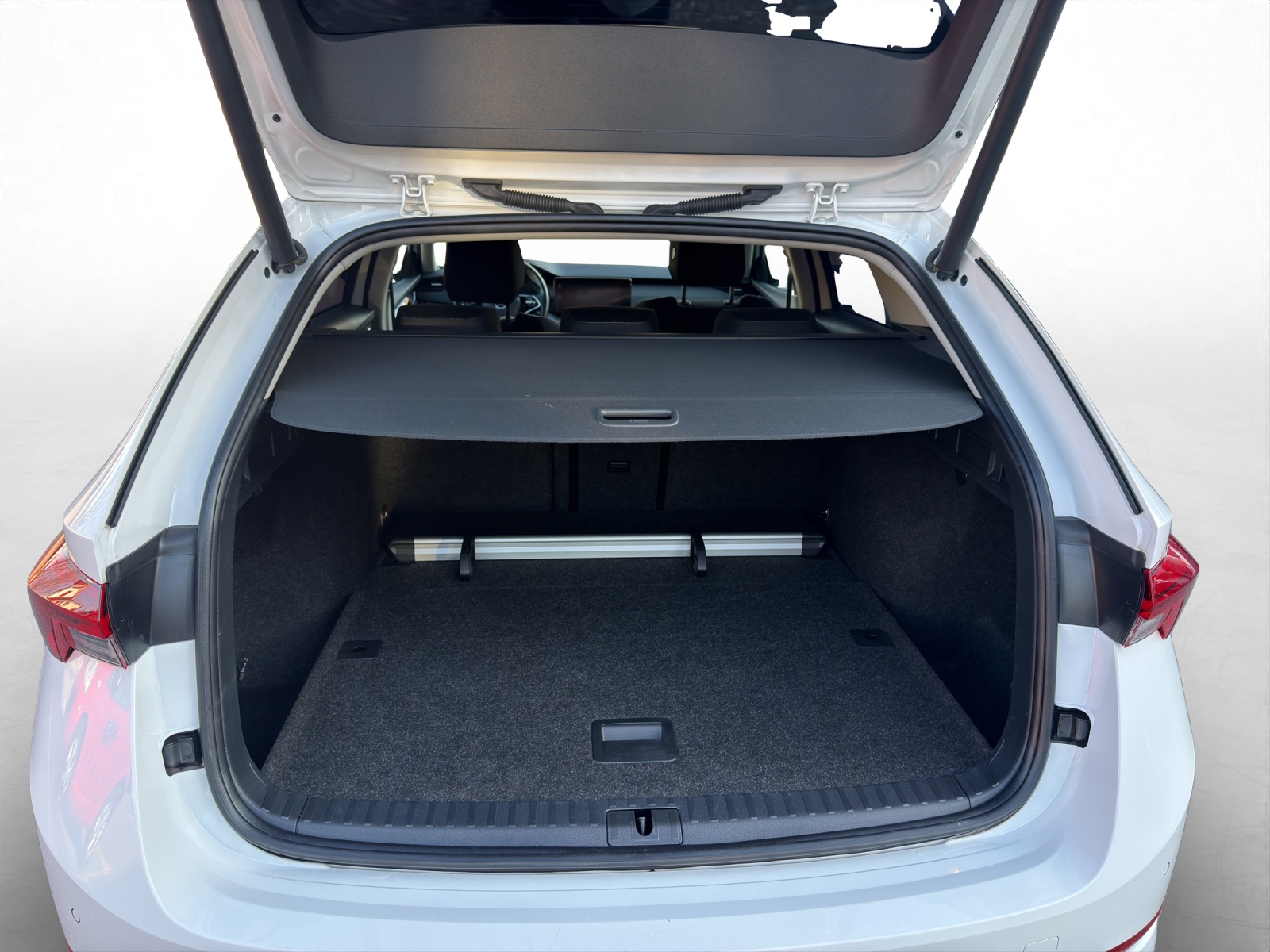 SKODA Octavia Combi 2.0 TDI DSG Ambition 4x4-image-12