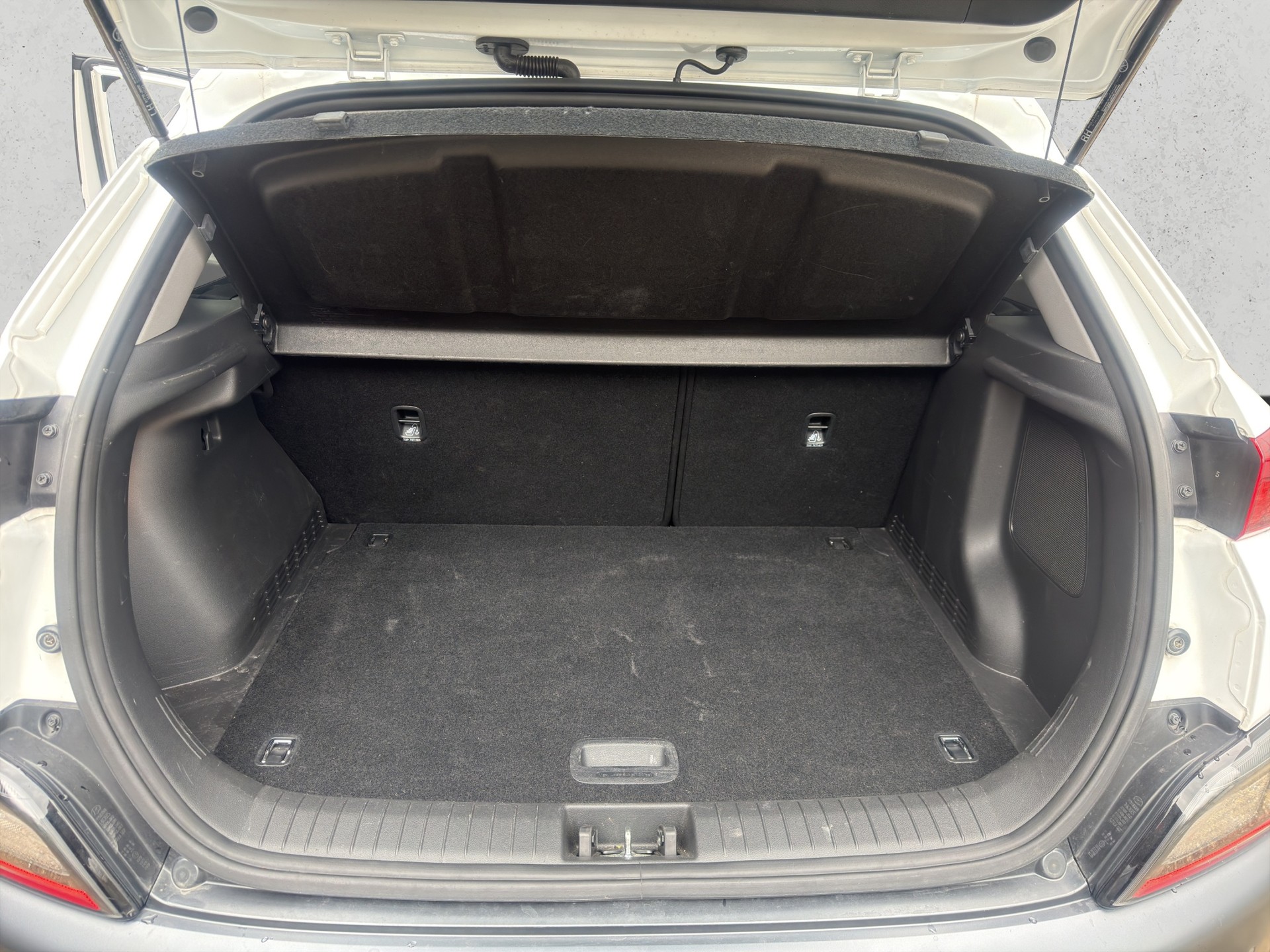 HYUNDAI Kona 1.6 GDi Hybrid Amplia-image-11