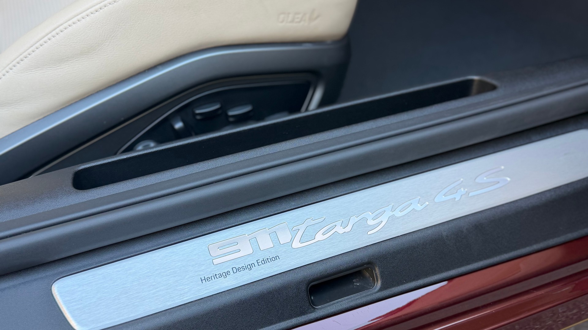 PORSCHE 911 Targa 4S Heritage Design Edition PDK-image-7