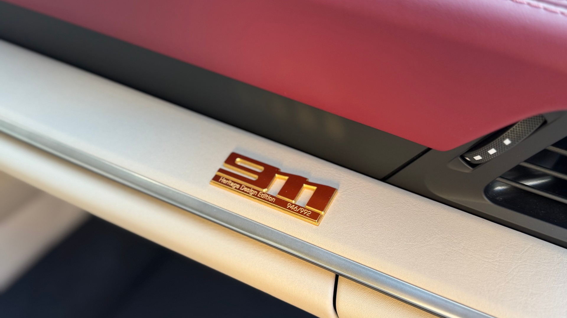 PORSCHE 911 Targa 4S Heritage Design Edition PDK-image-8