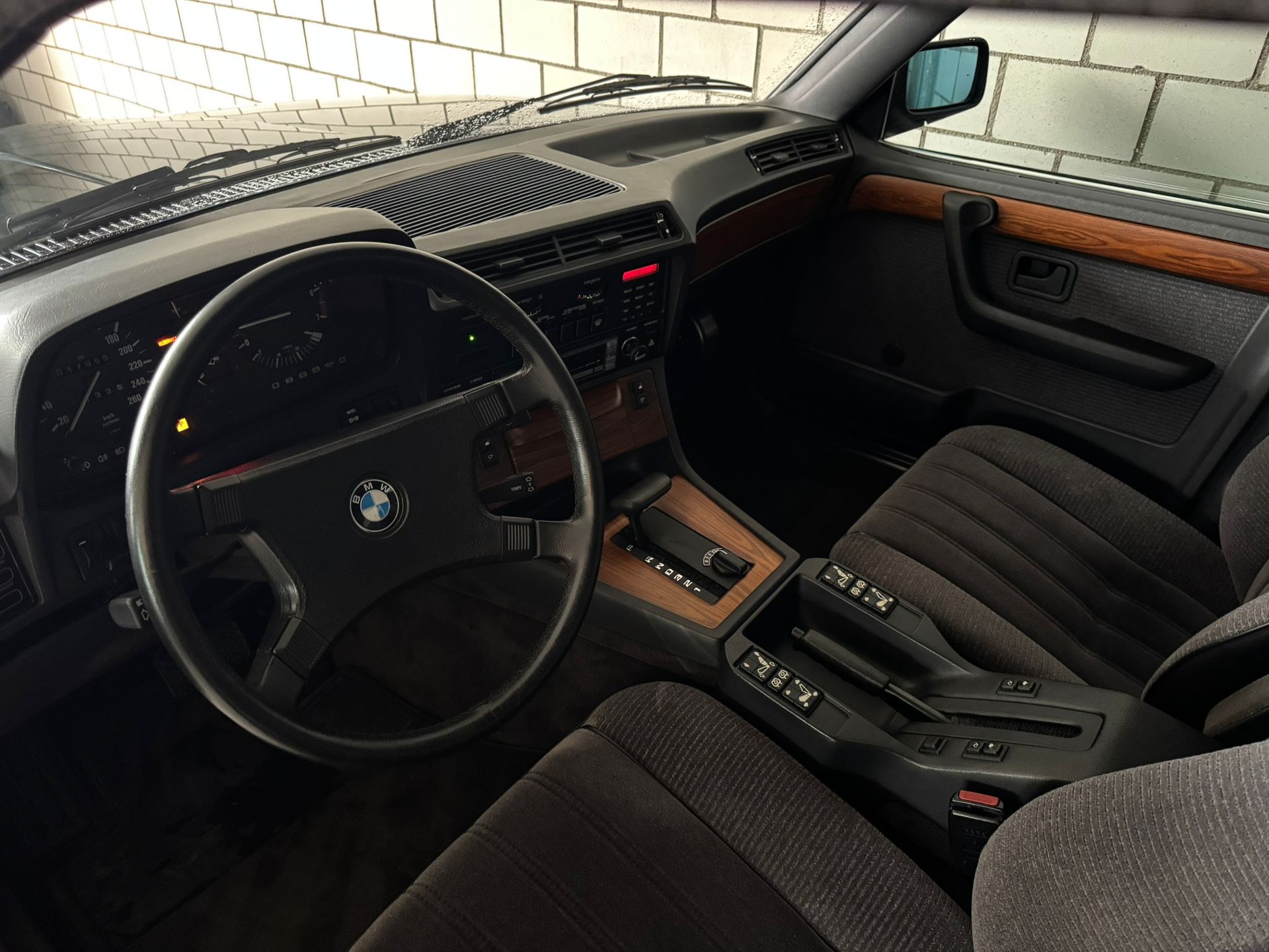 BMW 745i A-image-4