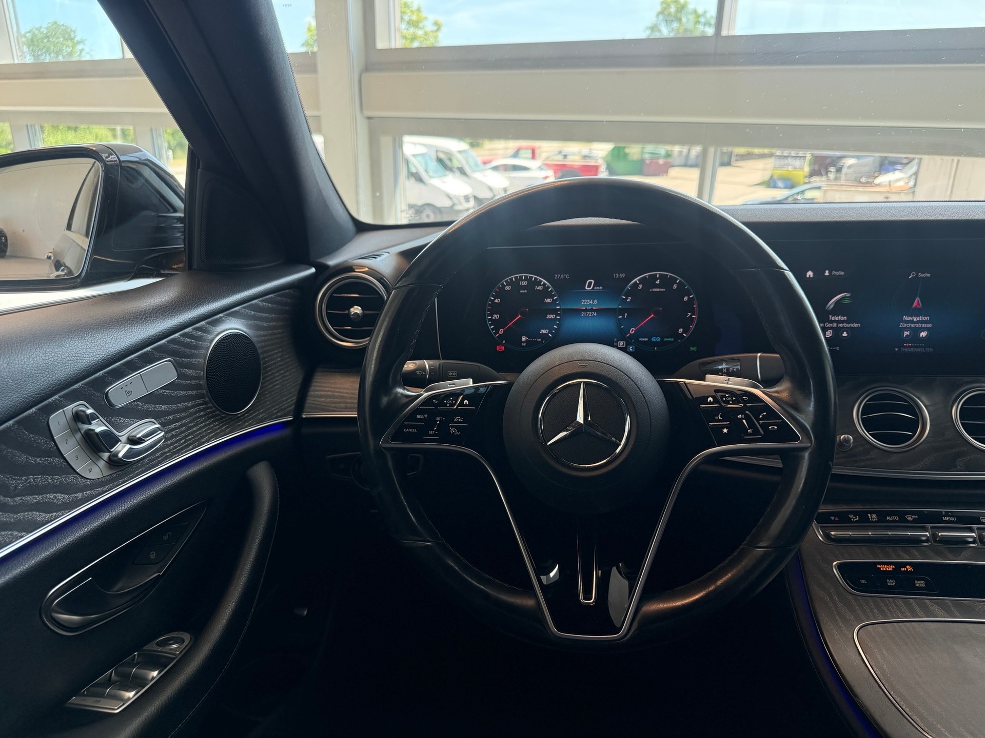 MERCEDES-BENZ E 200 4Matic Avantgarde 9G-Tronic-image-16