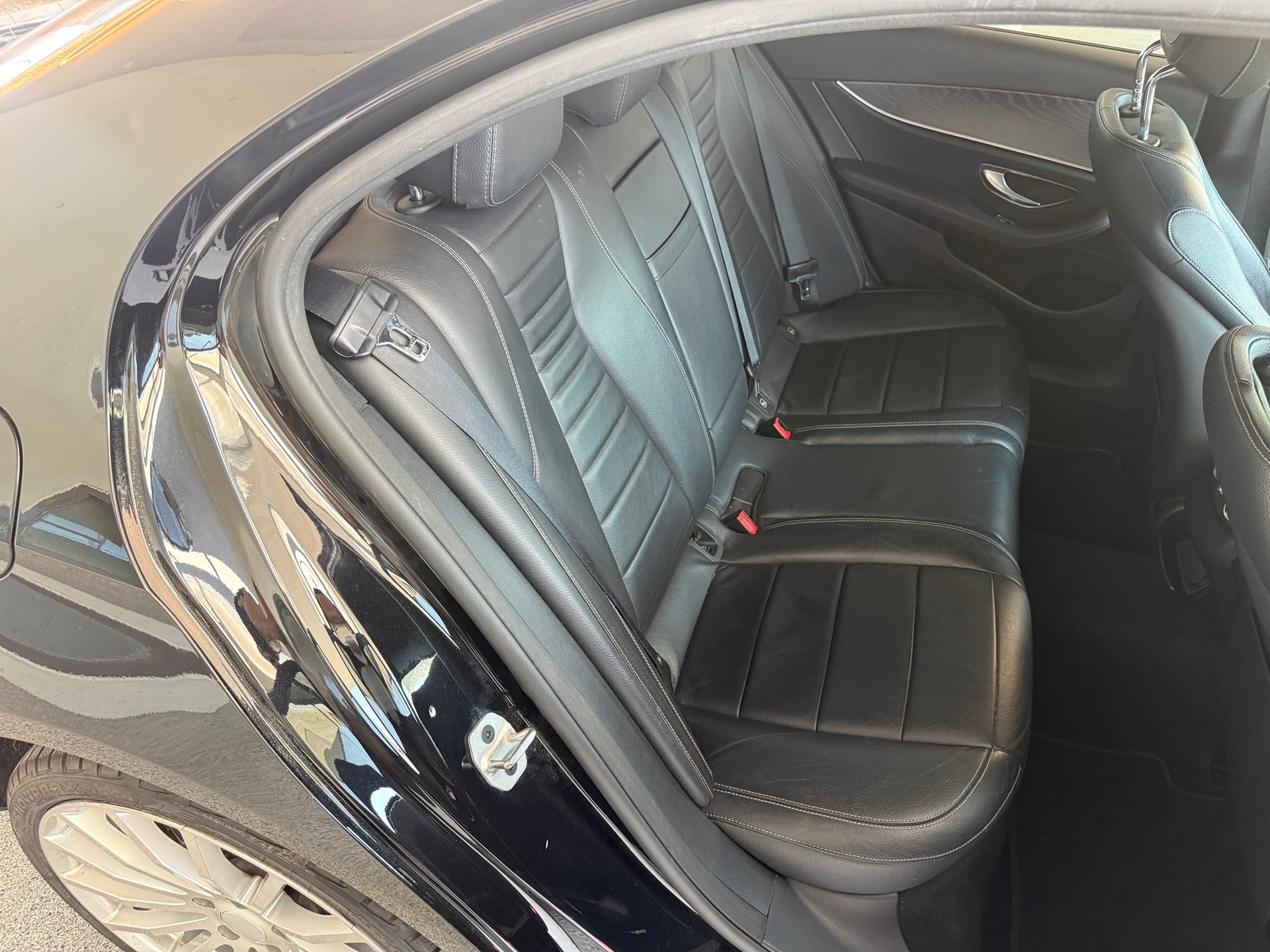 MERCEDES-BENZ E 200 4Matic Avantgarde 9G-Tronic-image-14