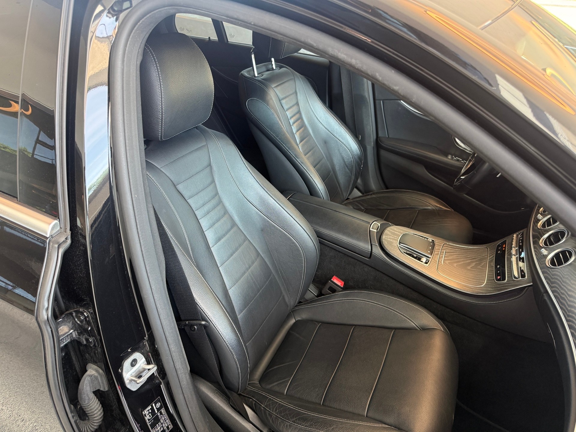 MERCEDES-BENZ E 200 4Matic Avantgarde 9G-Tronic-image-12