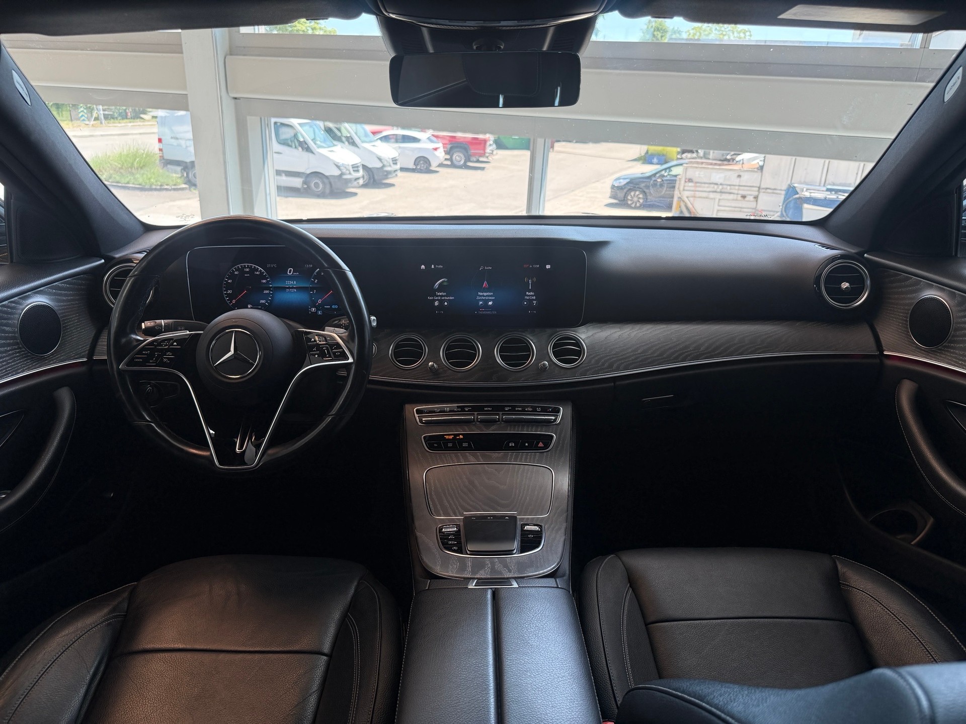 MERCEDES-BENZ E 200 4Matic Avantgarde 9G-Tronic-image-15