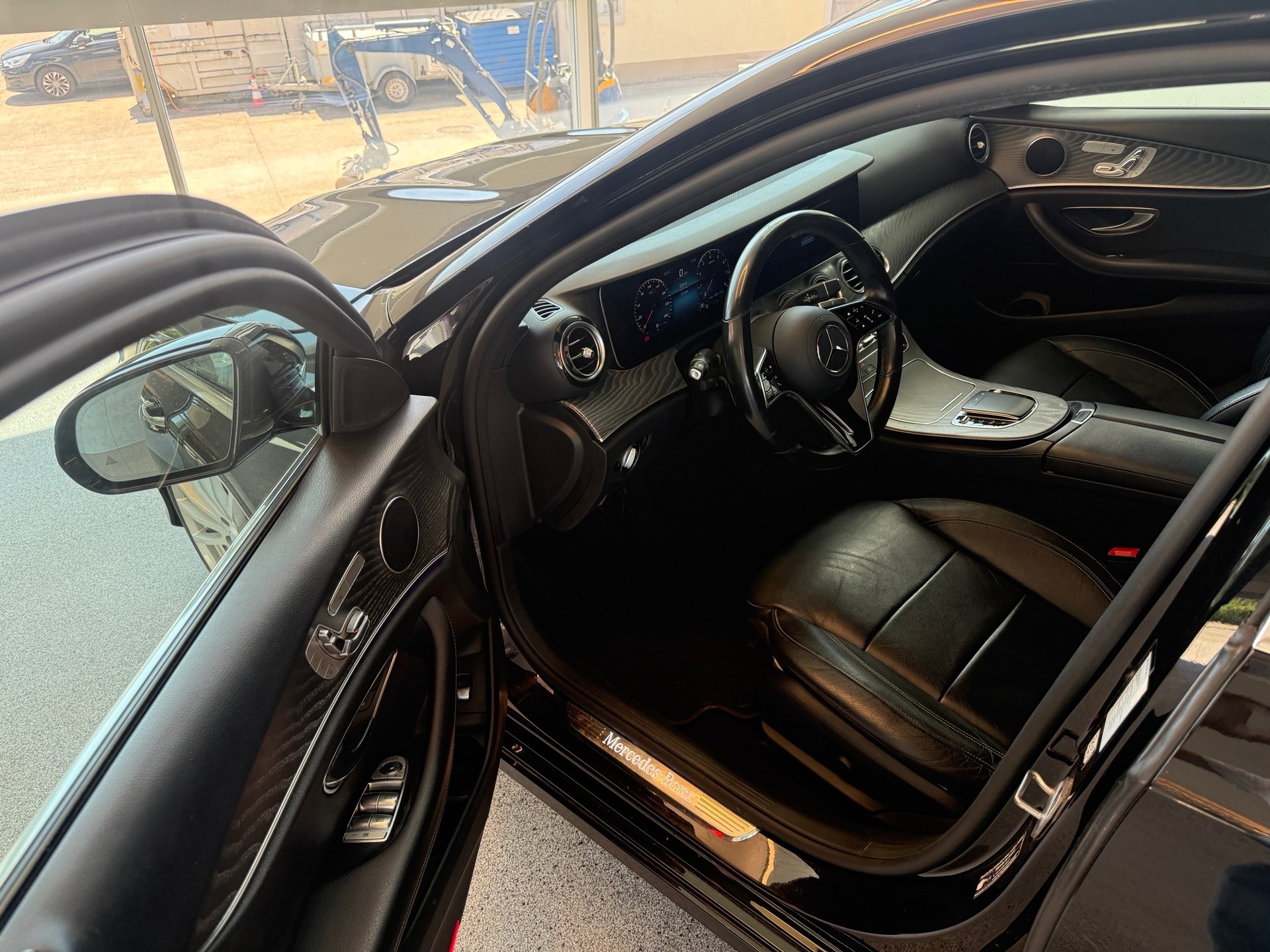 MERCEDES-BENZ E 200 4Matic Avantgarde 9G-Tronic-image-6