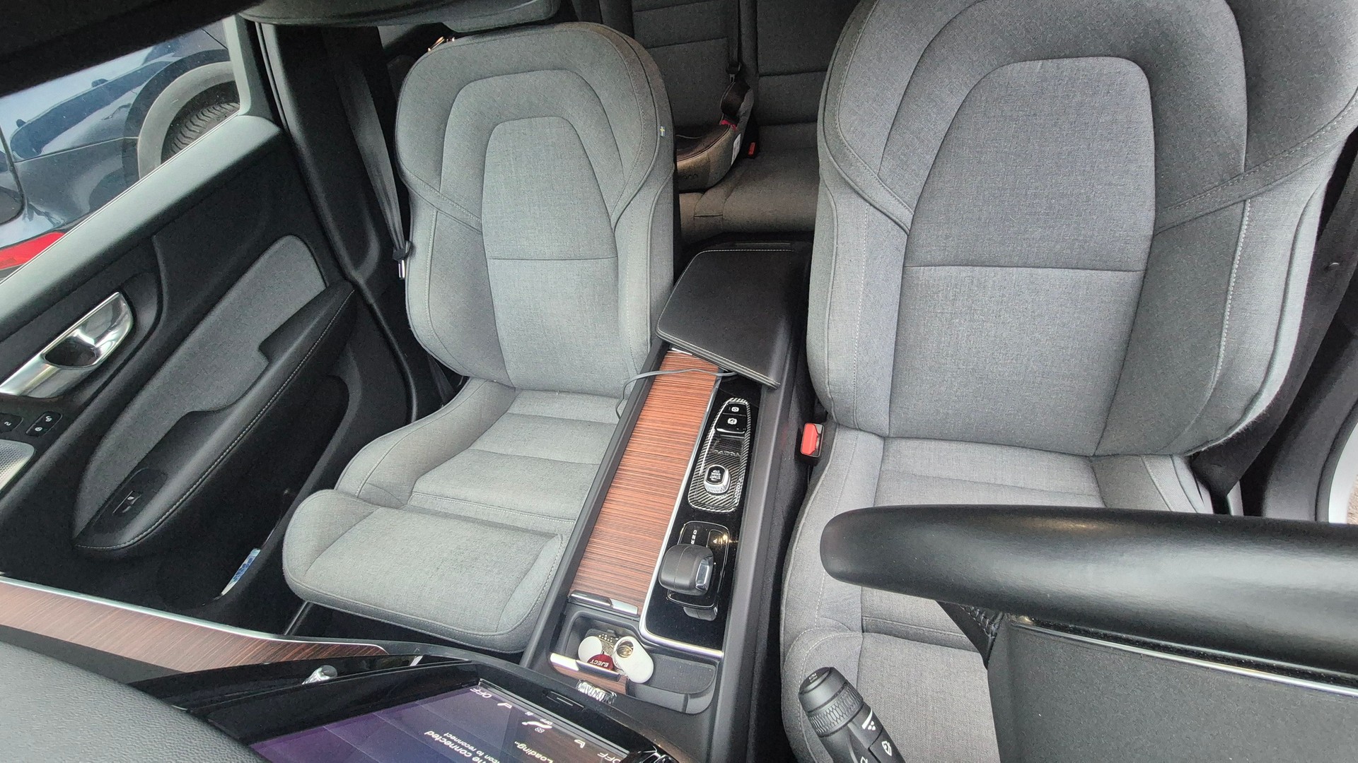 VOLVO 2.0 B4 AWD Cross Country-image-19