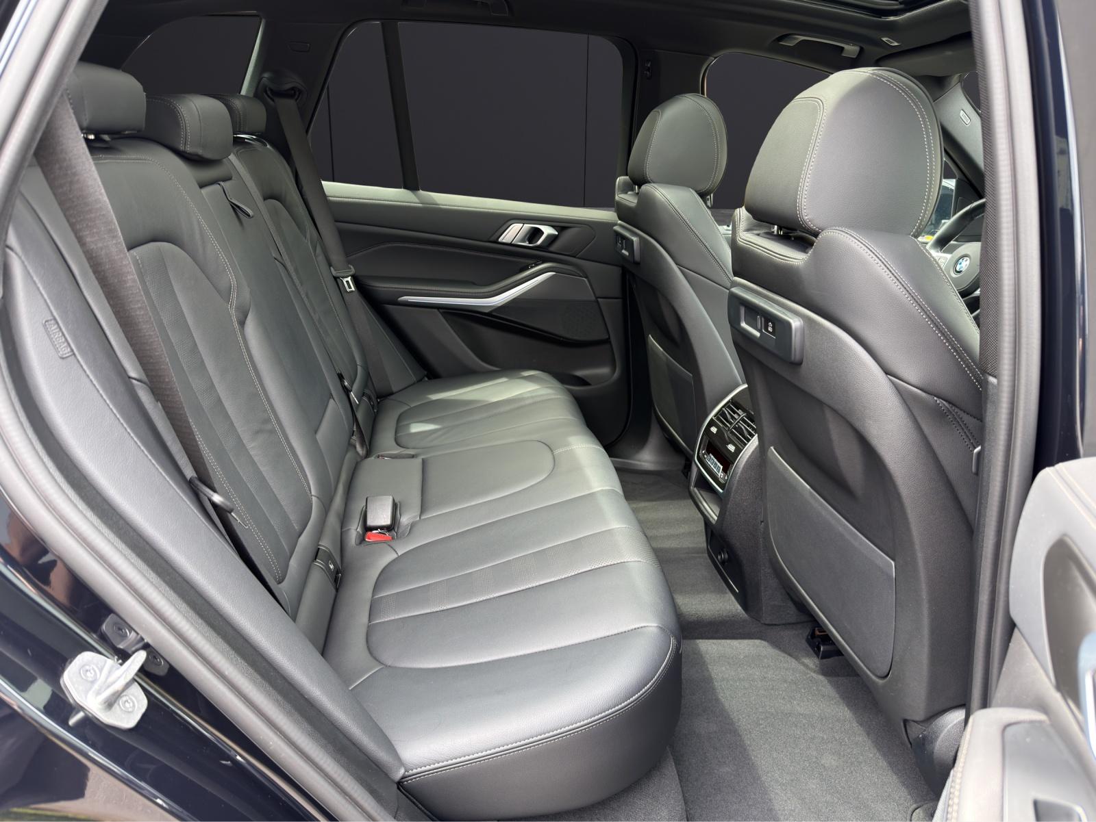 BMW X5 M50i xDrive-image-13