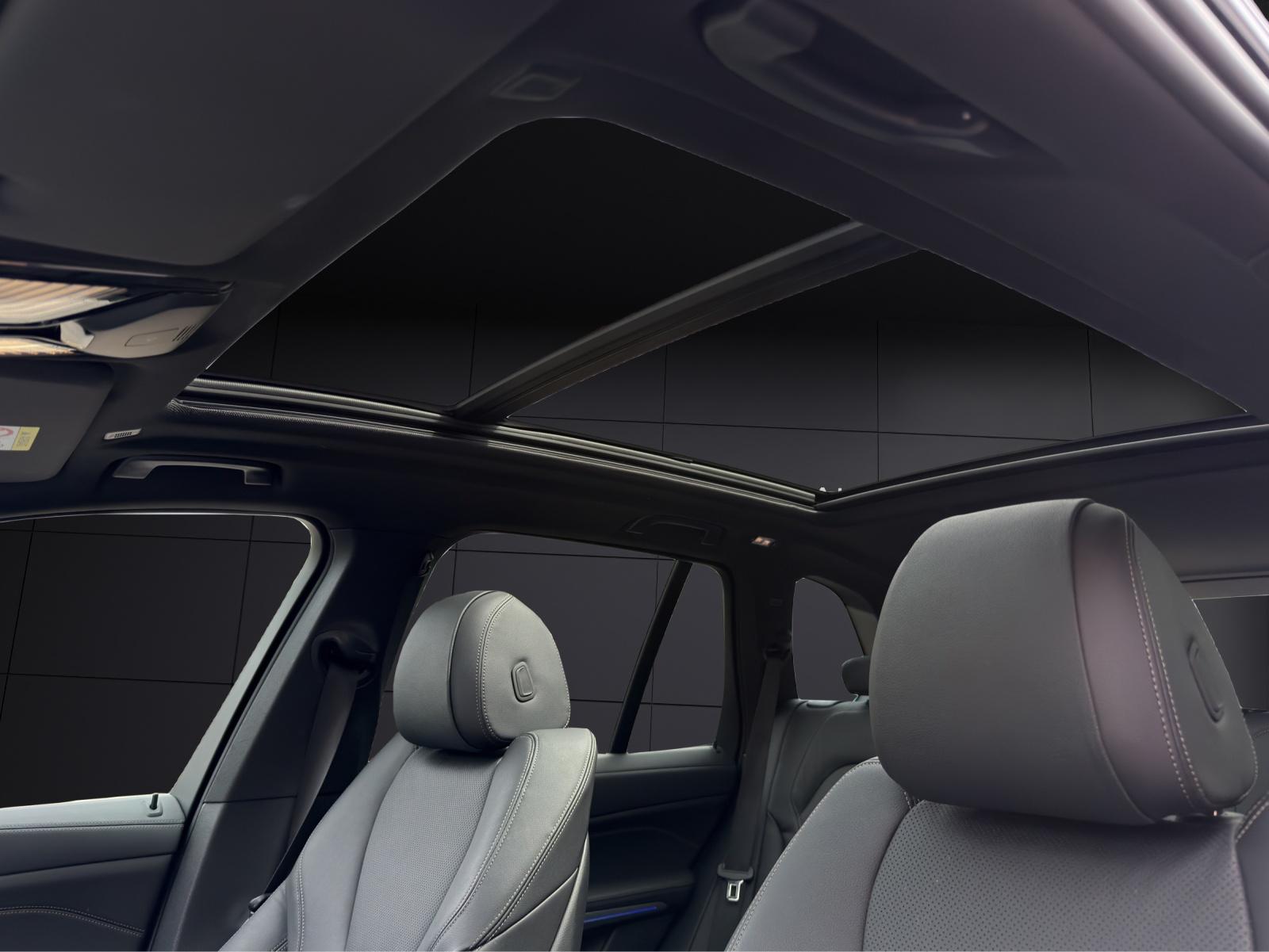 BMW X5 M50i xDrive-image-14