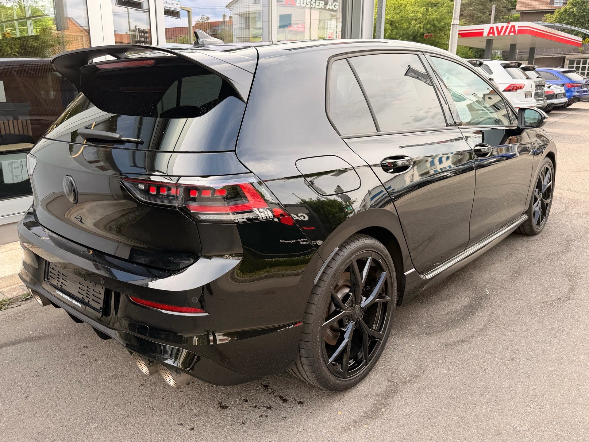 VW Golf 2.0 TSI 333 PS 4MOTION R BLACK EDITION *** AKRAPOVIC ABGAS & PANORAMAGLASDACH ***-showroom-element-3