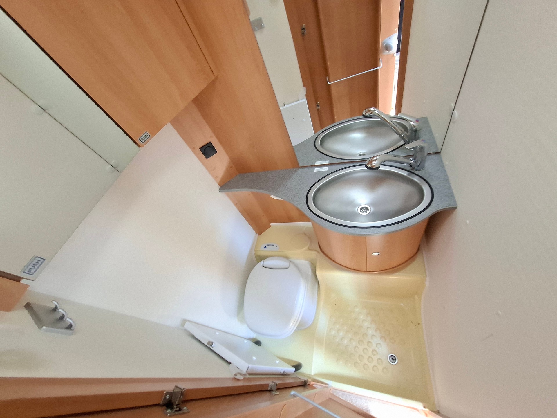 DETHLEFFS Camper snow-image-13