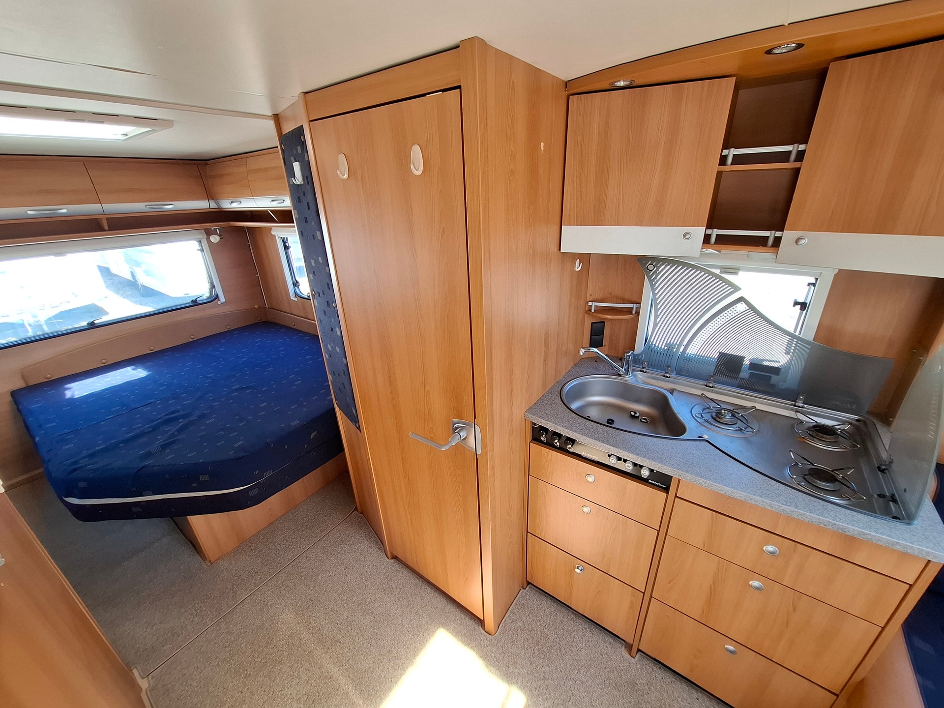 DETHLEFFS Camper snow-image-9