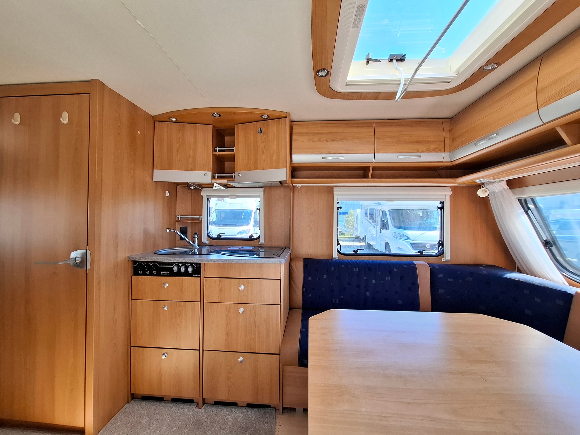 DETHLEFFS Camper snow-image-8