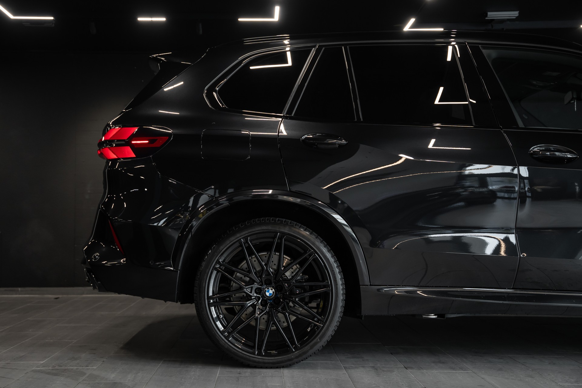 BMW X5M Competition / CH Auto / Werksgarantie / Vollausstattung / Sky Lounge / Thermoelectric /-image-4