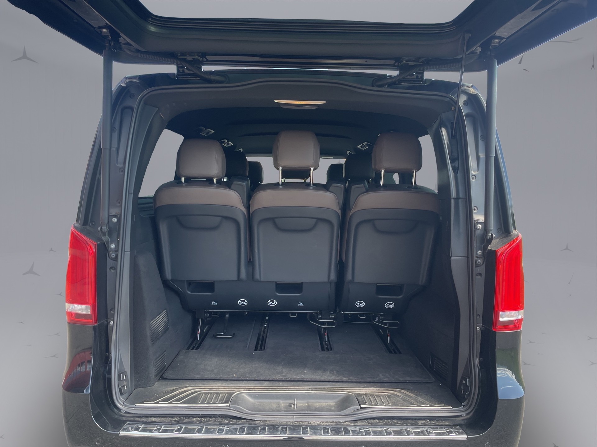 MERCEDES-BENZ V 300 d AMG Line Extralang-image-15