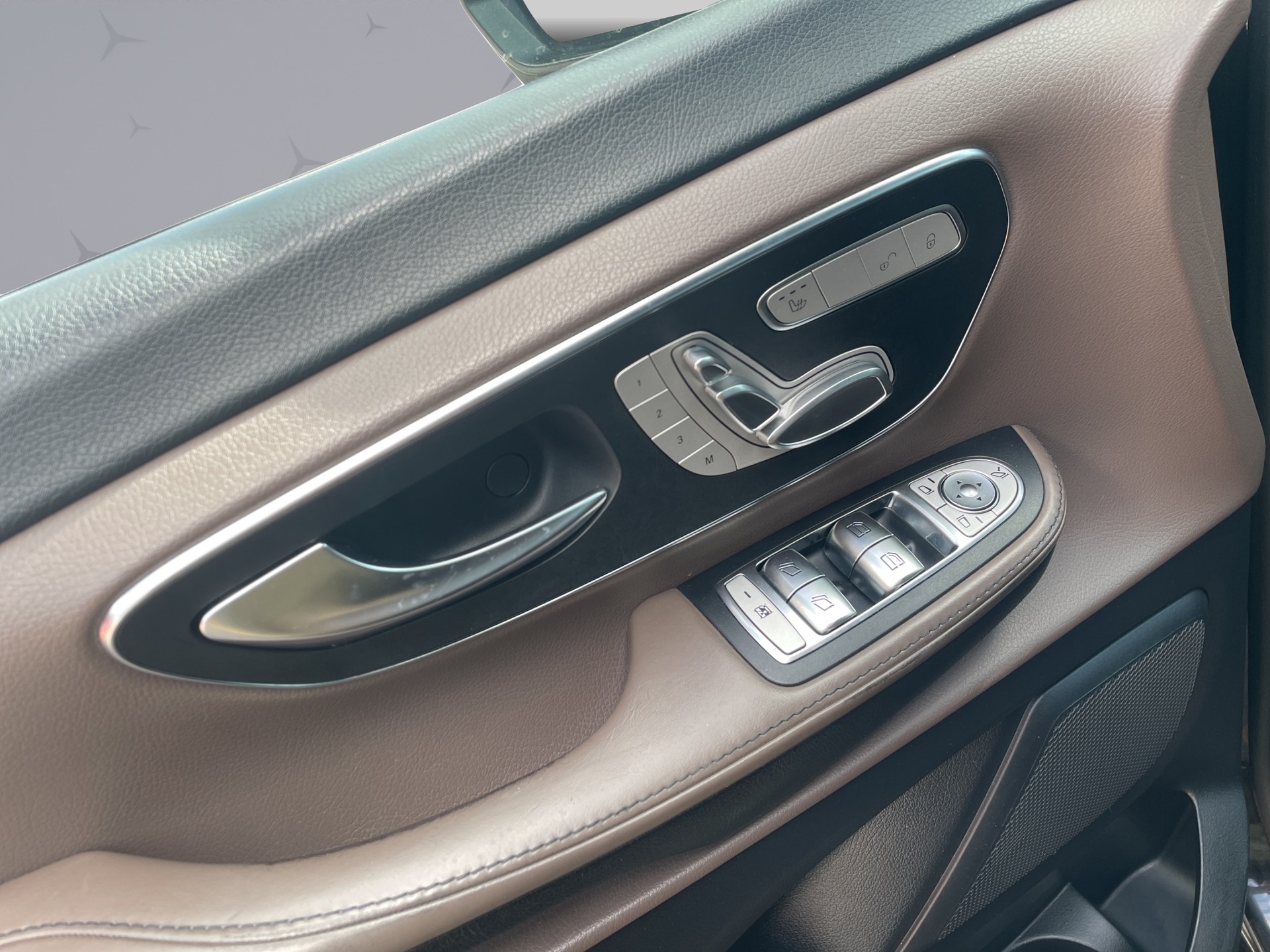MERCEDES-BENZ V 300 d AMG Line Extralang-image-20